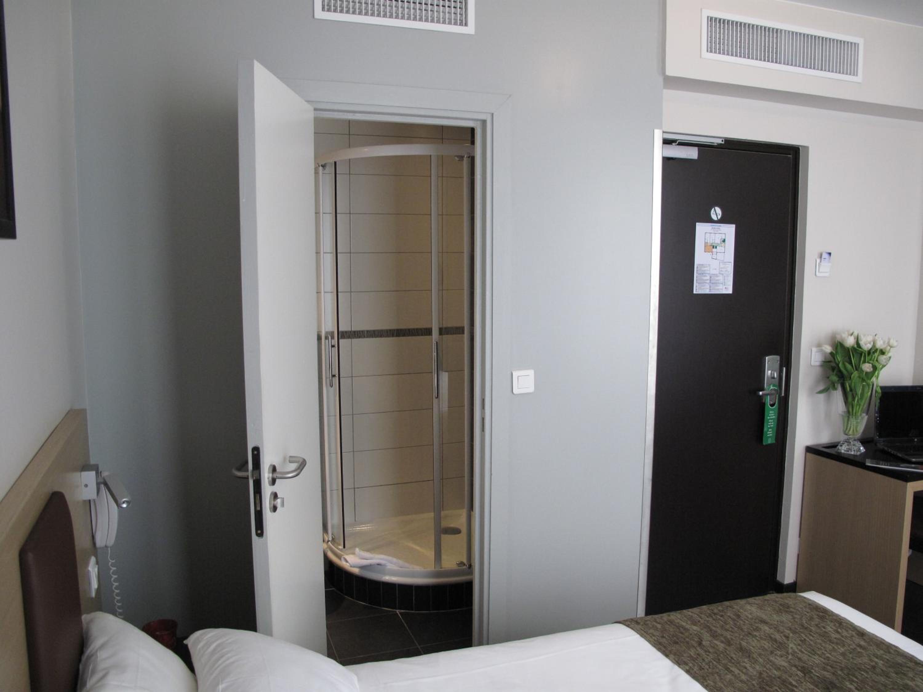 Family Room (4-5 Adults) thumbnail 5