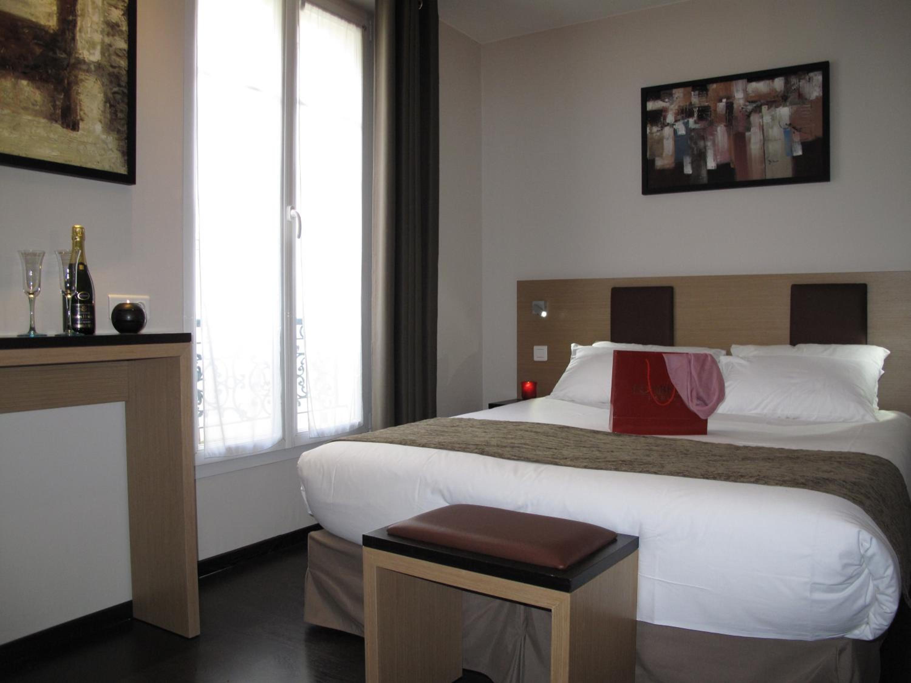 Family Room (4-5 Adults)