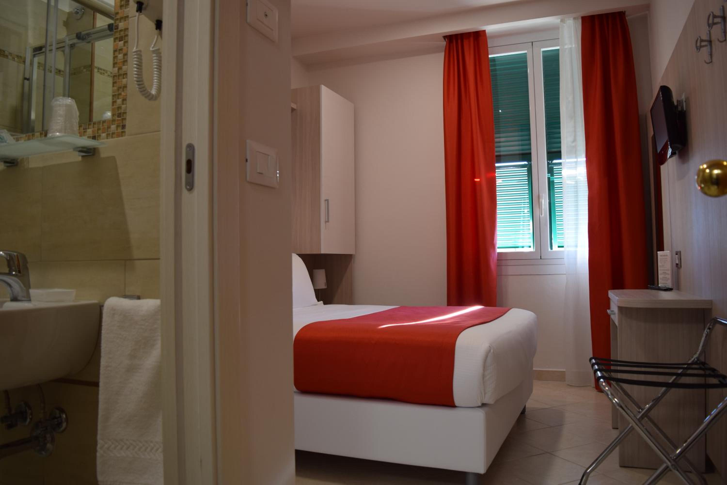 Small Double Room photo 1