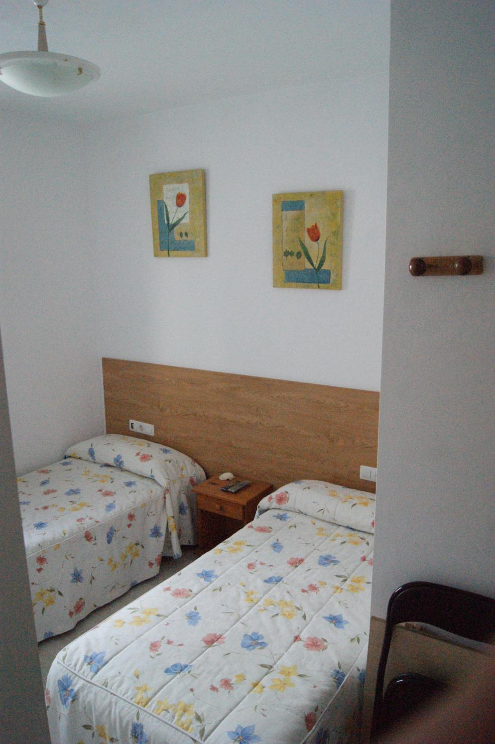 Twin Room - Photo 4