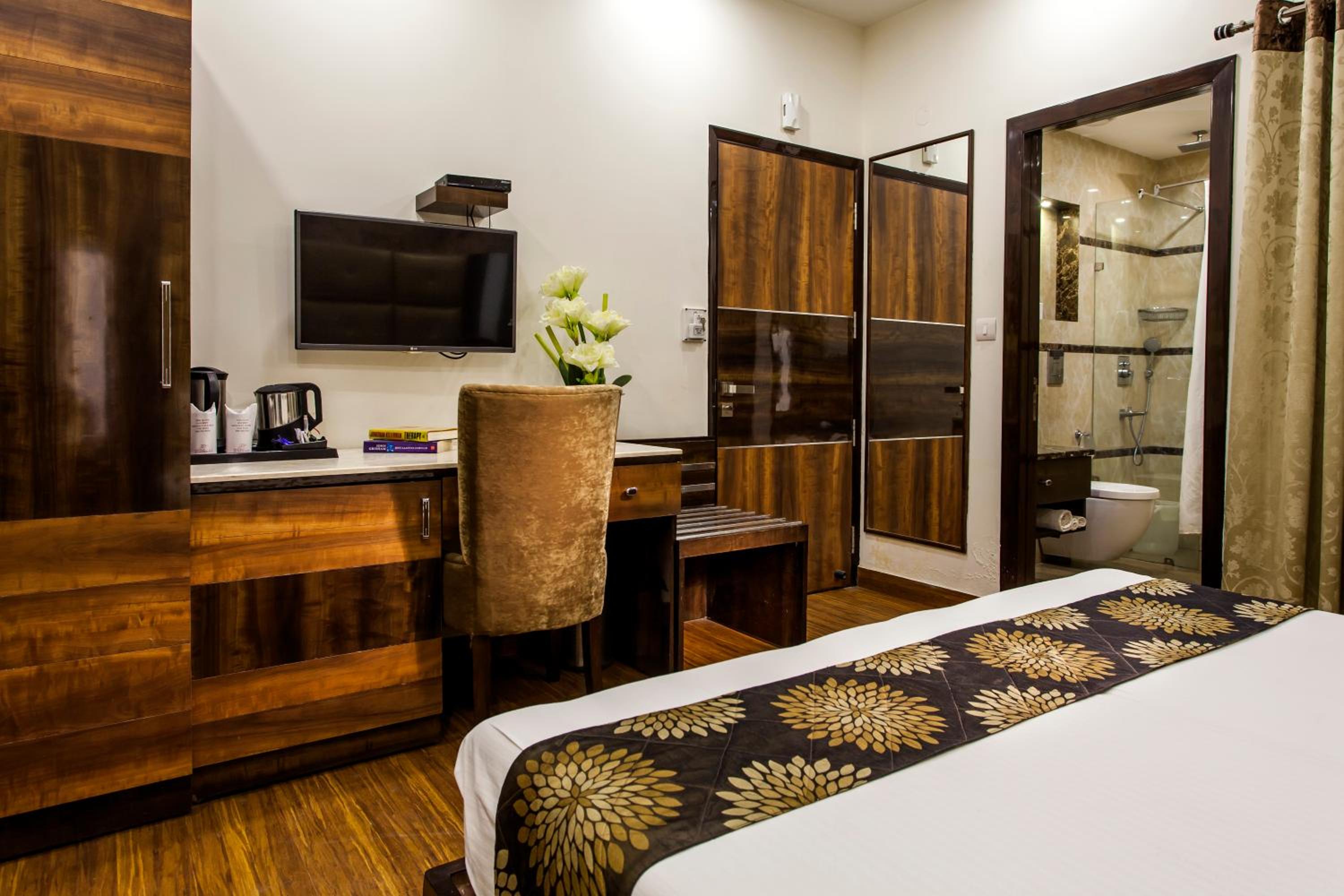 Family Room - Photo 6