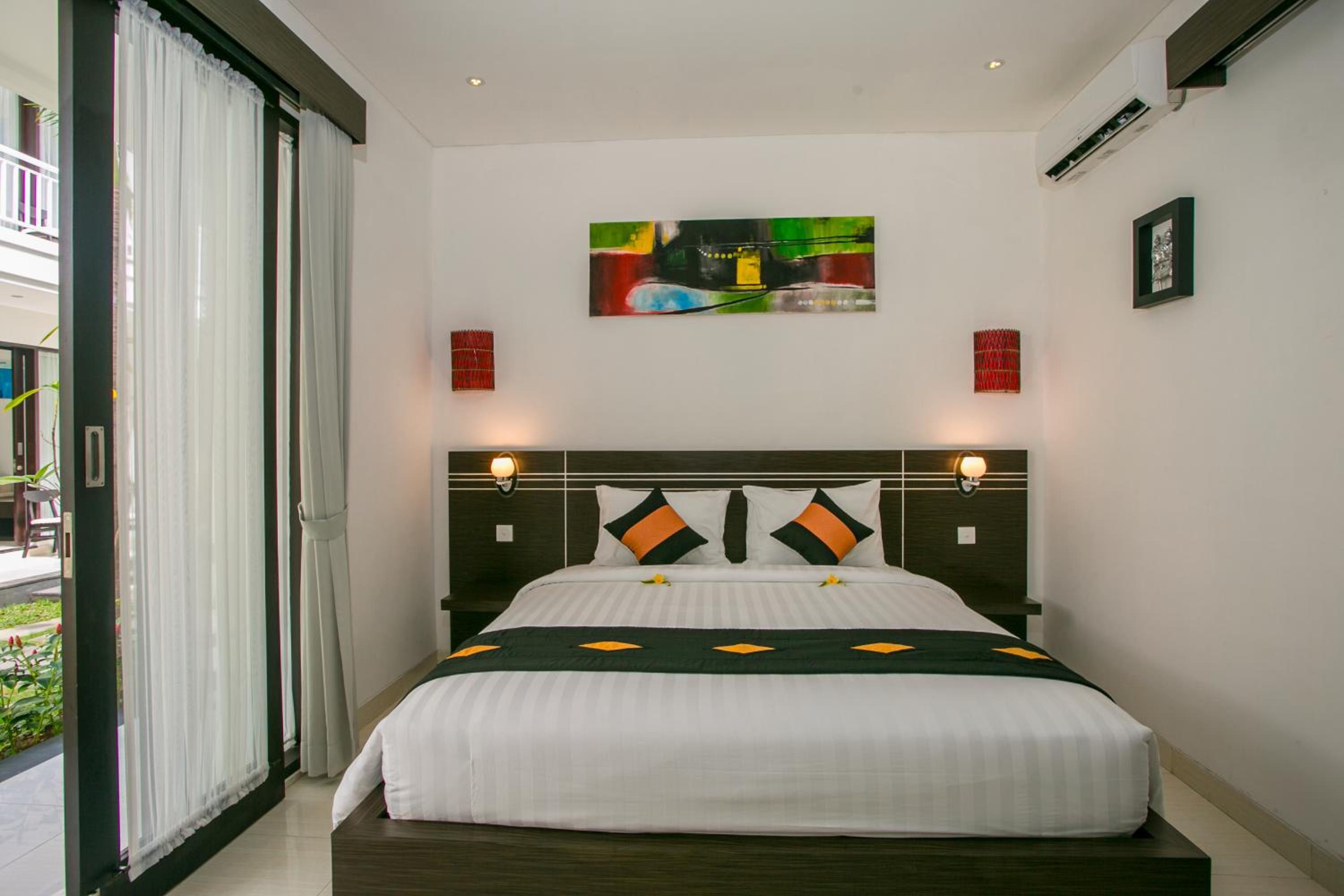 Deluxe Double or Twin Room with Bathtub - Photo 18