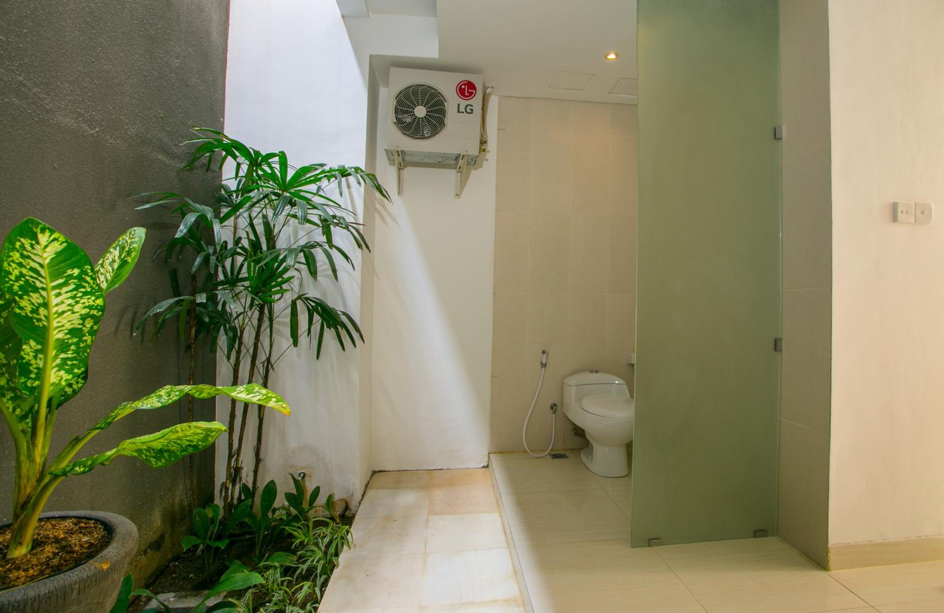 Deluxe Double or Twin Room with Bathtub - Photo 16