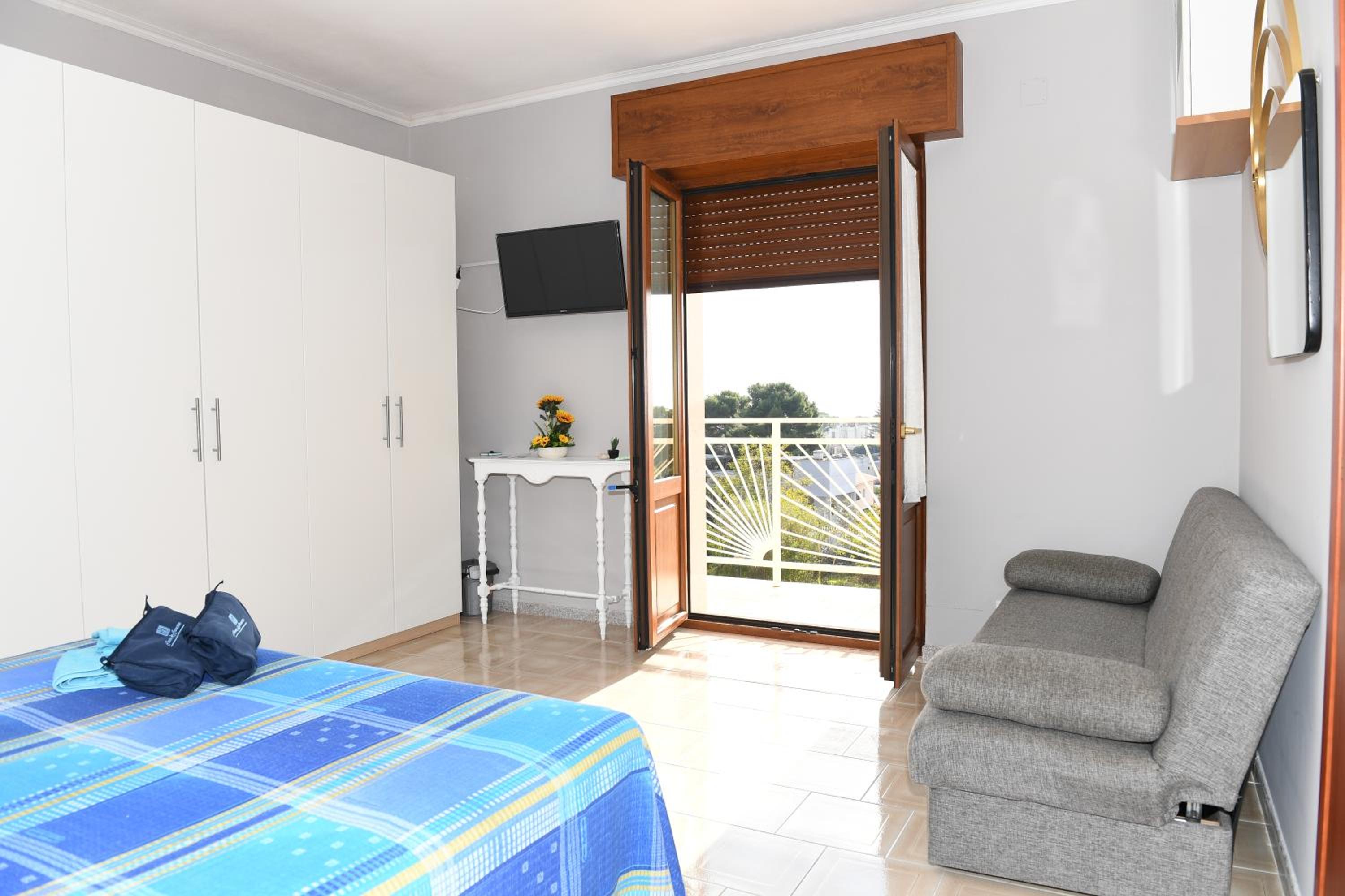 Double Room with Private External Bathroom photo 3