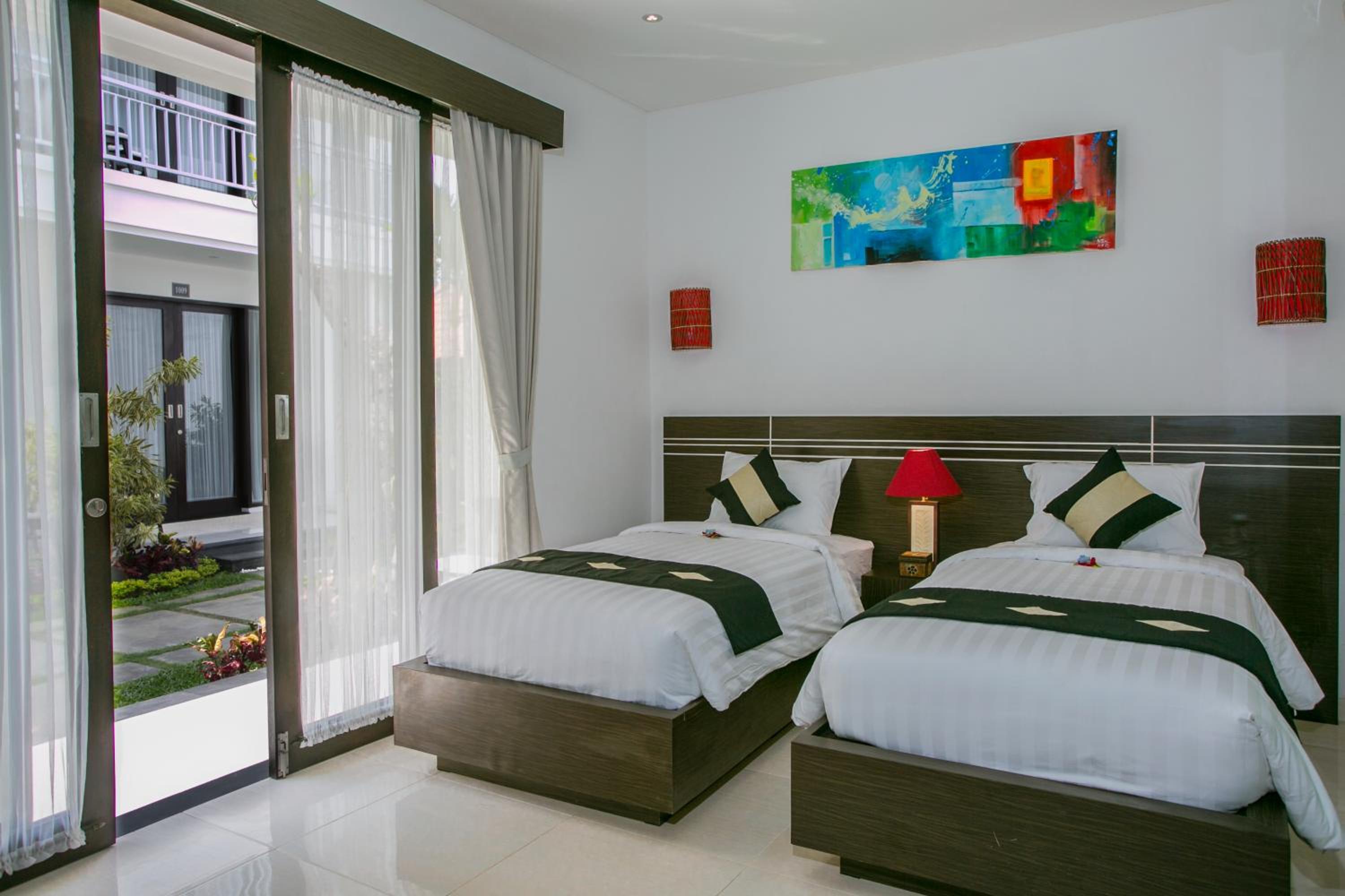 Deluxe Double or Twin Room with Bathtub - Photo 17