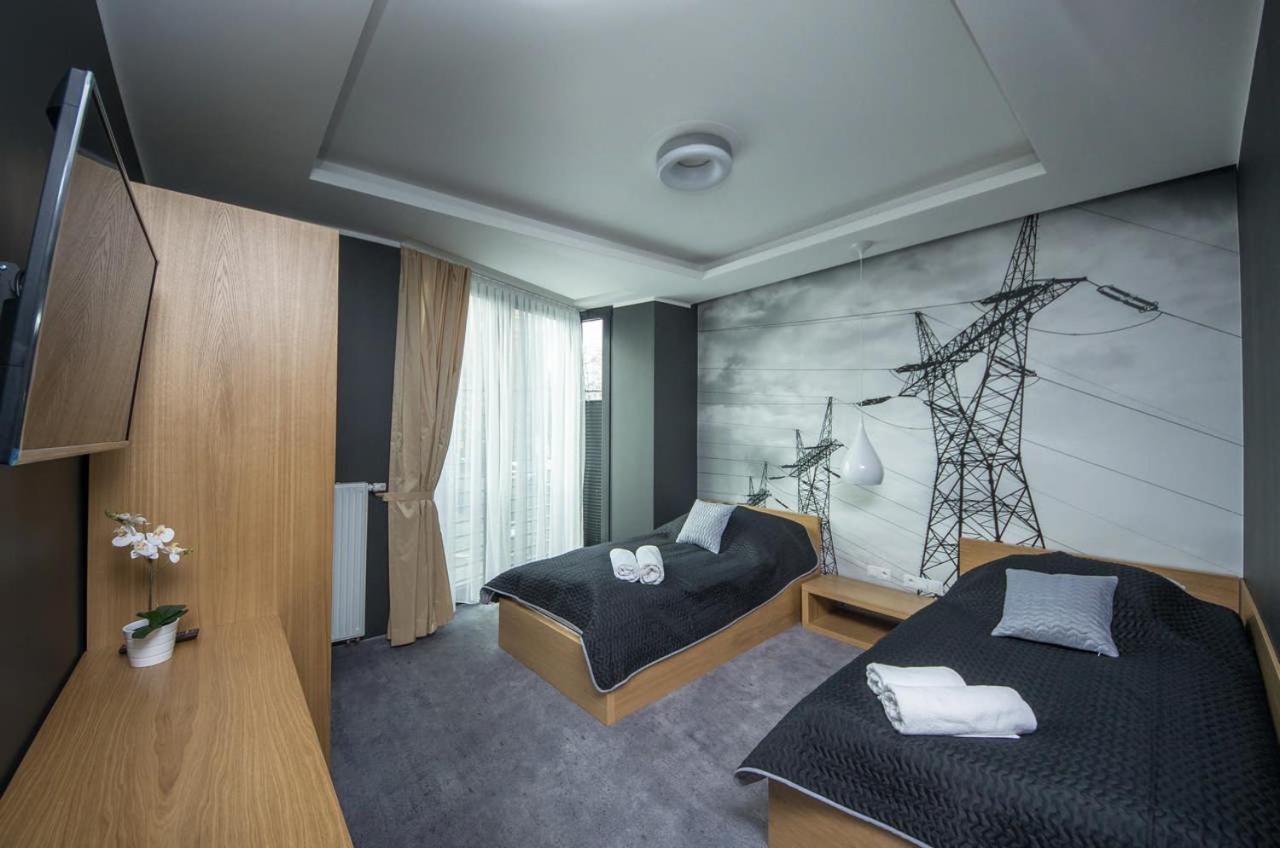 Twin Room with Bathroom - Photo 2