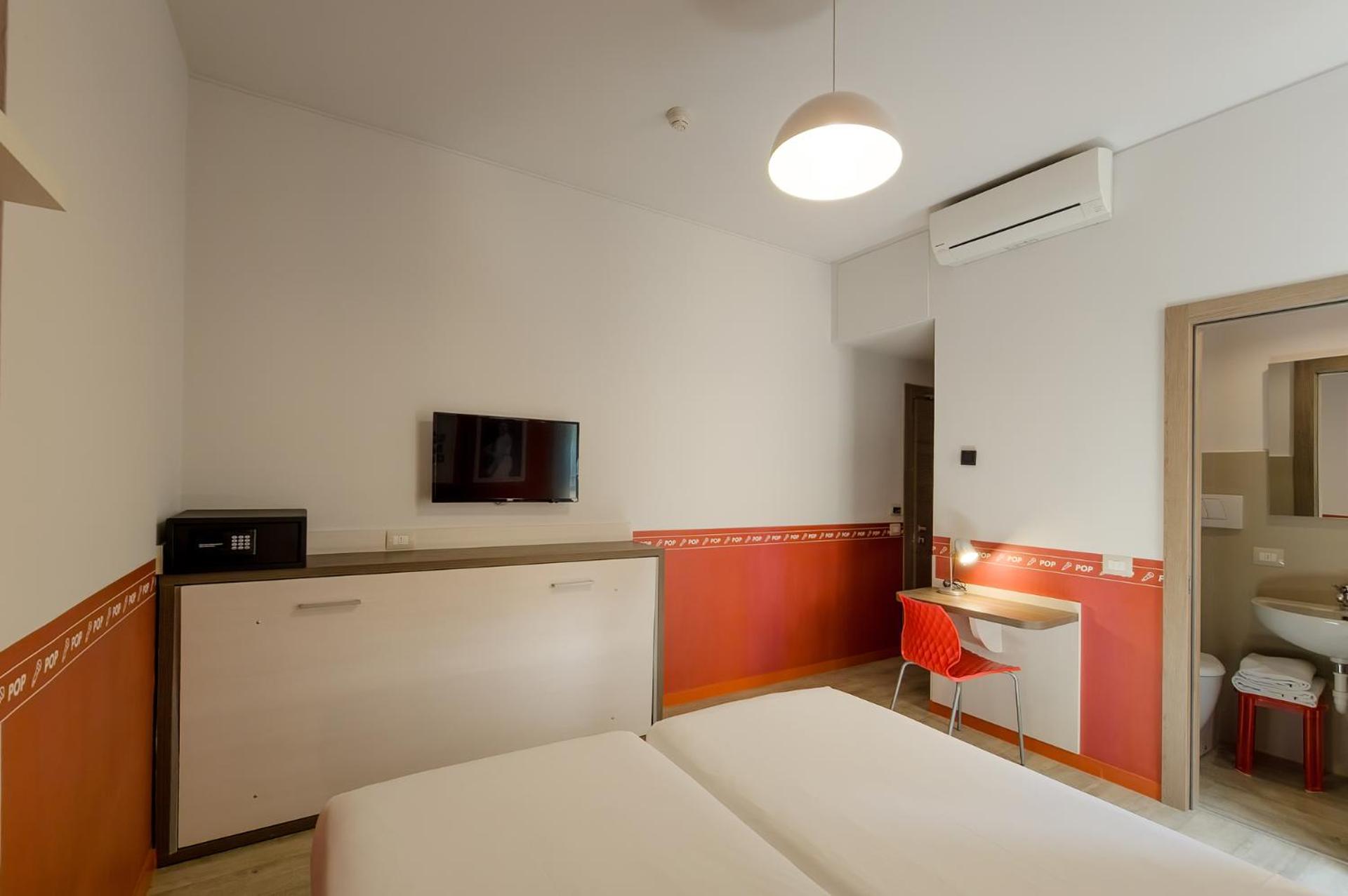 Comfort Triple Room with Three Single Beds - Non-Smoking photo 2