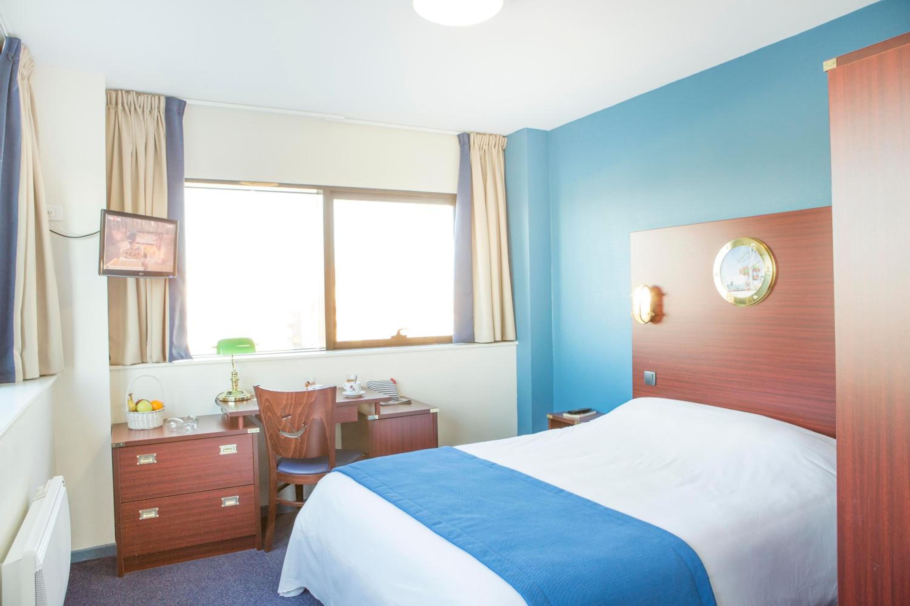 Double Room with Port View - Photo 5