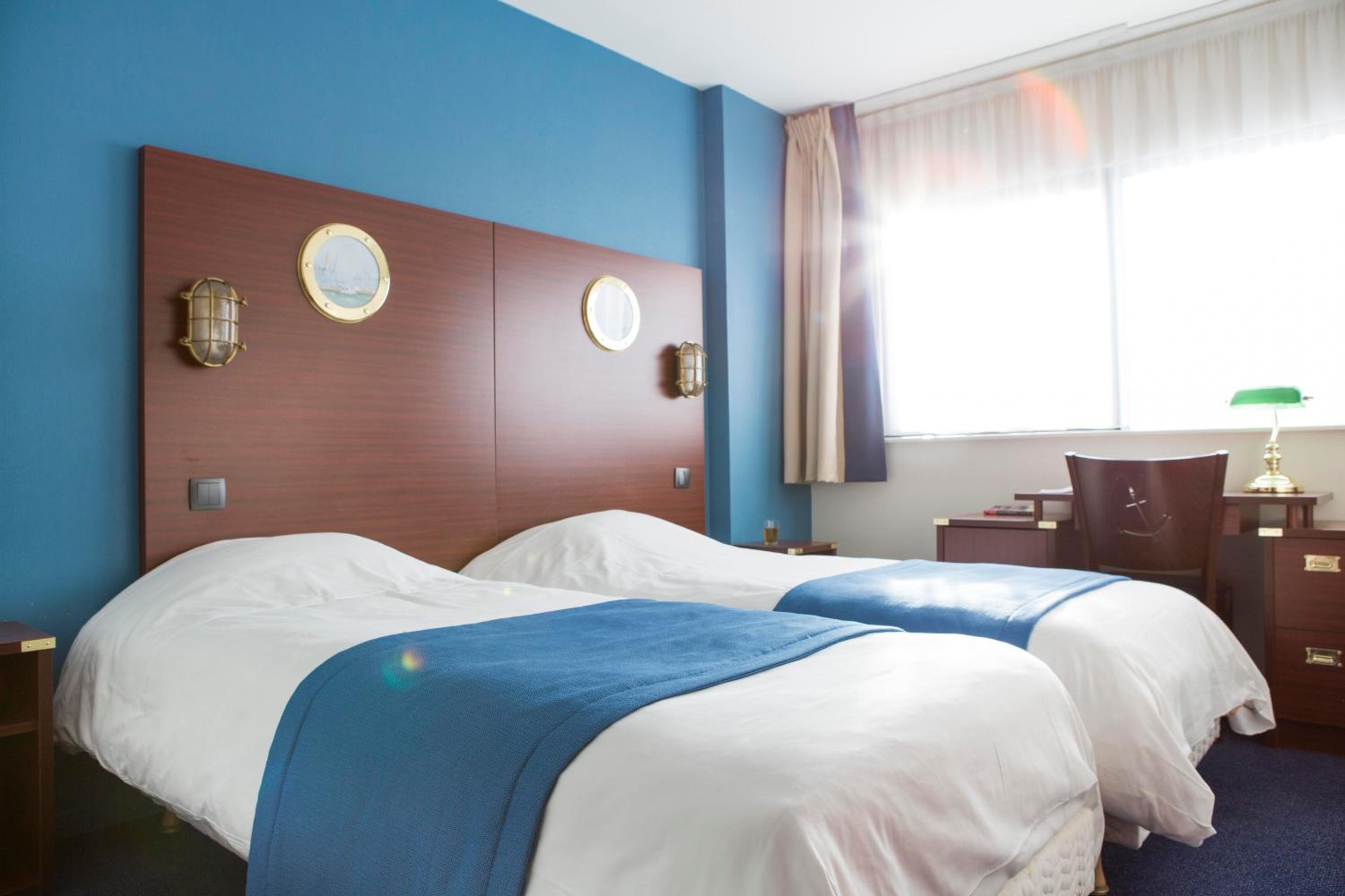 Twin Room with City View - Photo 1