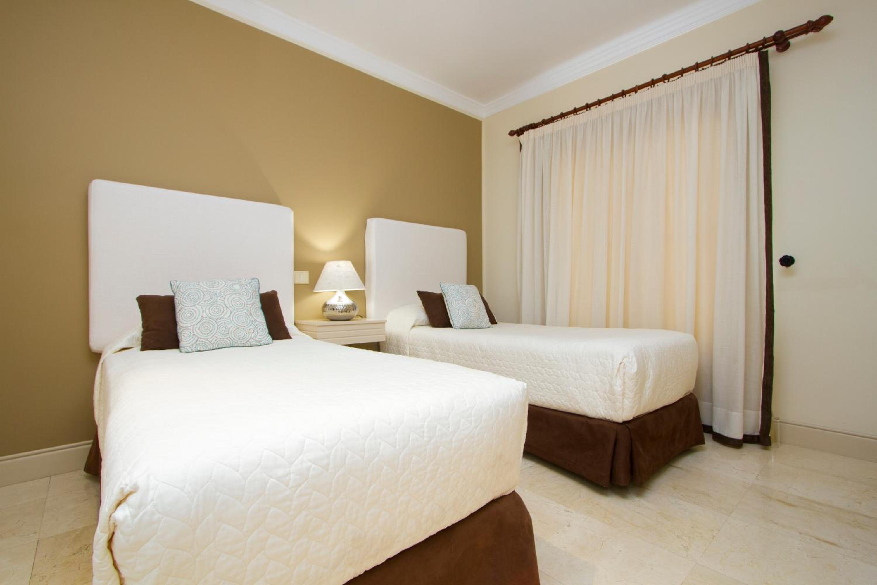 Three-Bedroom Villa with Private Pool photo 2