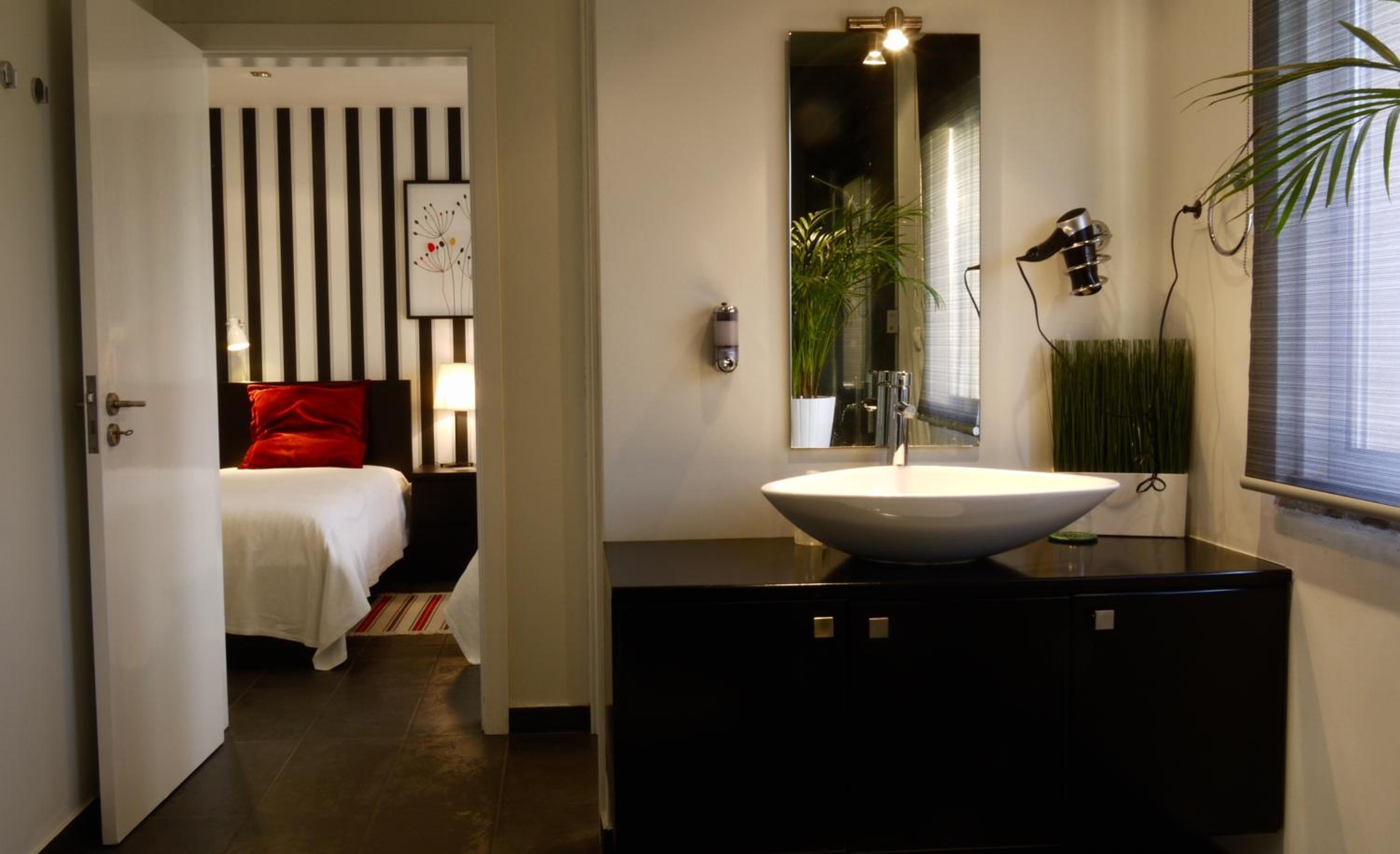 Twin Room with Private Bathroom - Photo 2
