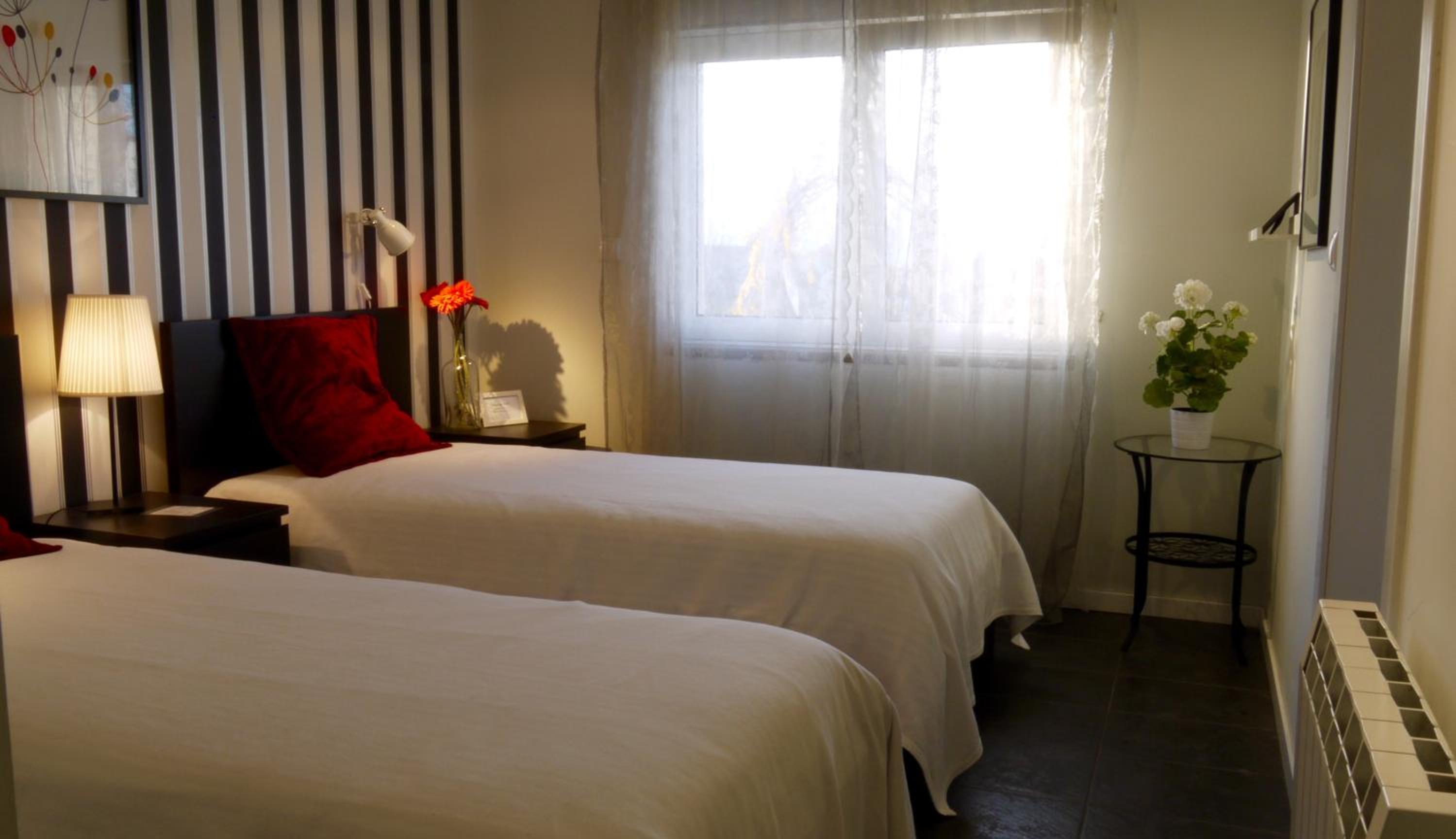 Twin Room with Private Bathroom - Photo 1