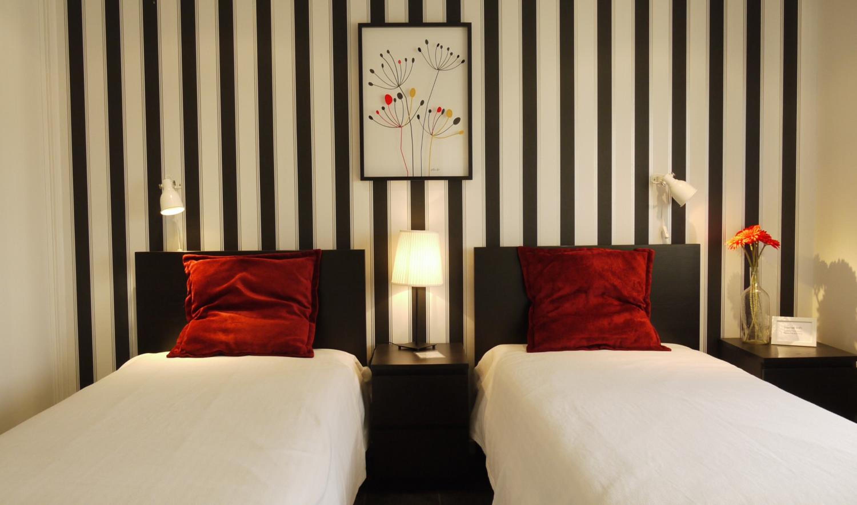 Twin Room with Private Bathroom - Photo 4