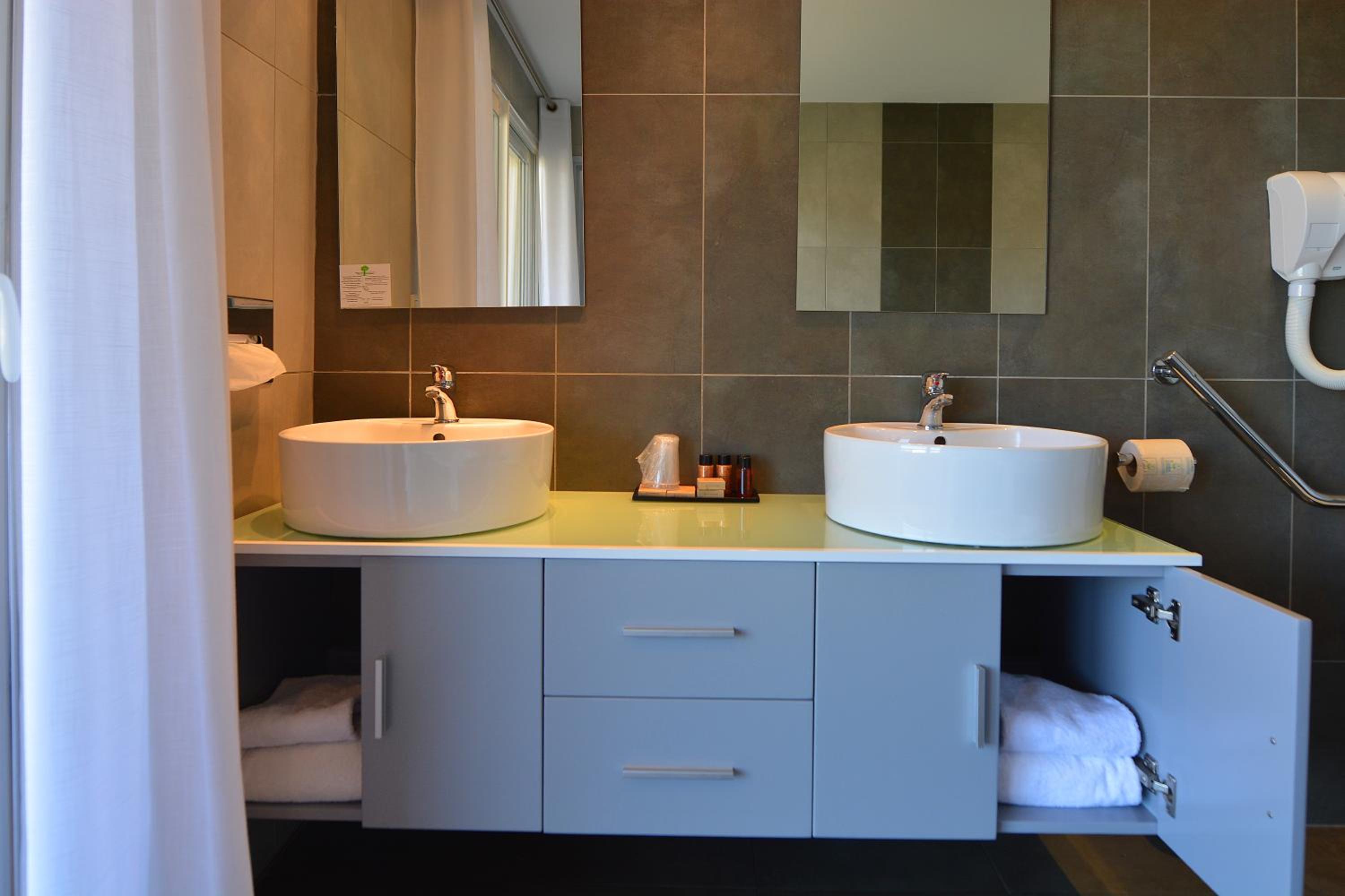 Deluxe Suite - Photo 6