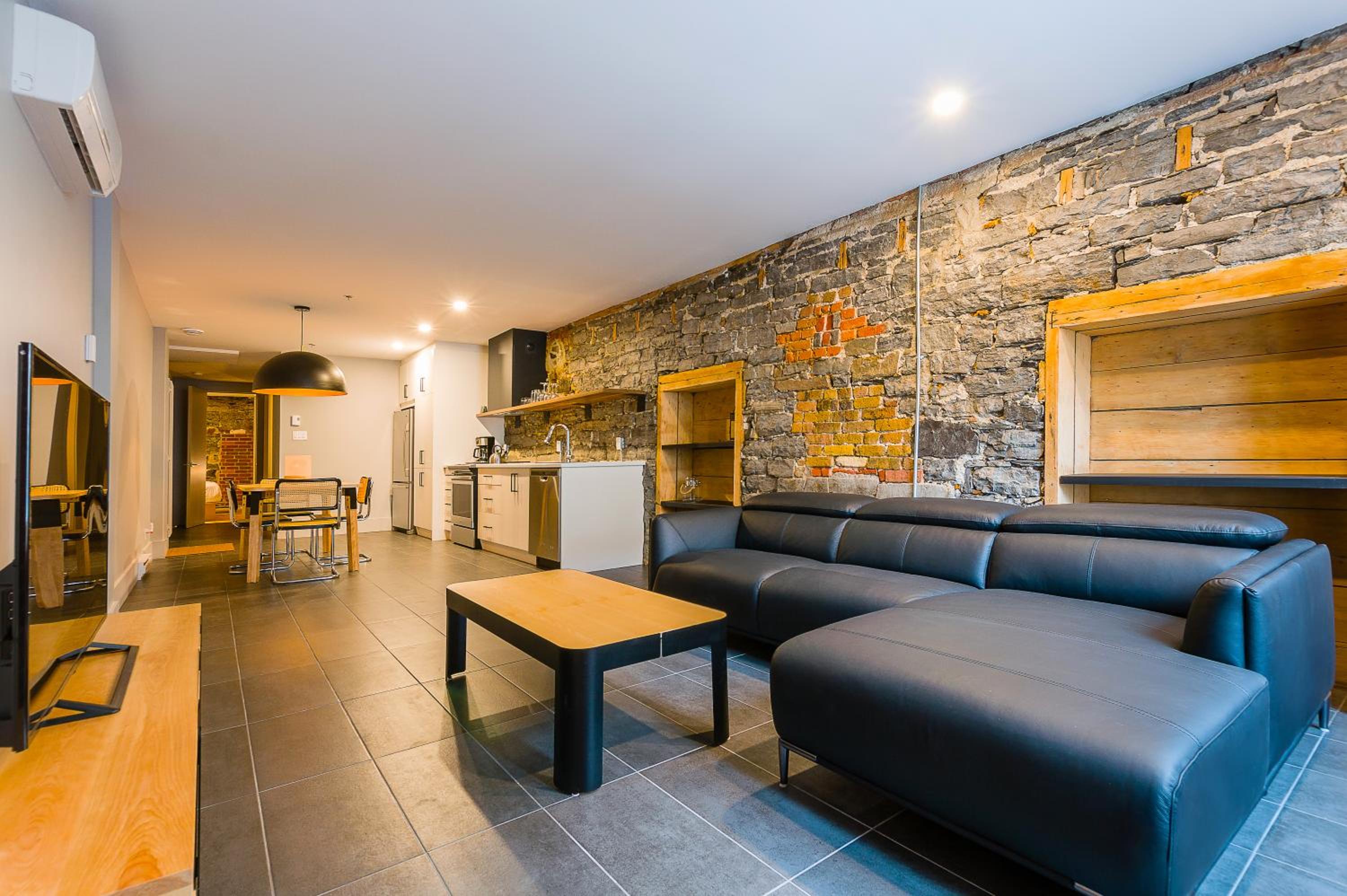 One-Bedroom Deluxe Apartment P103