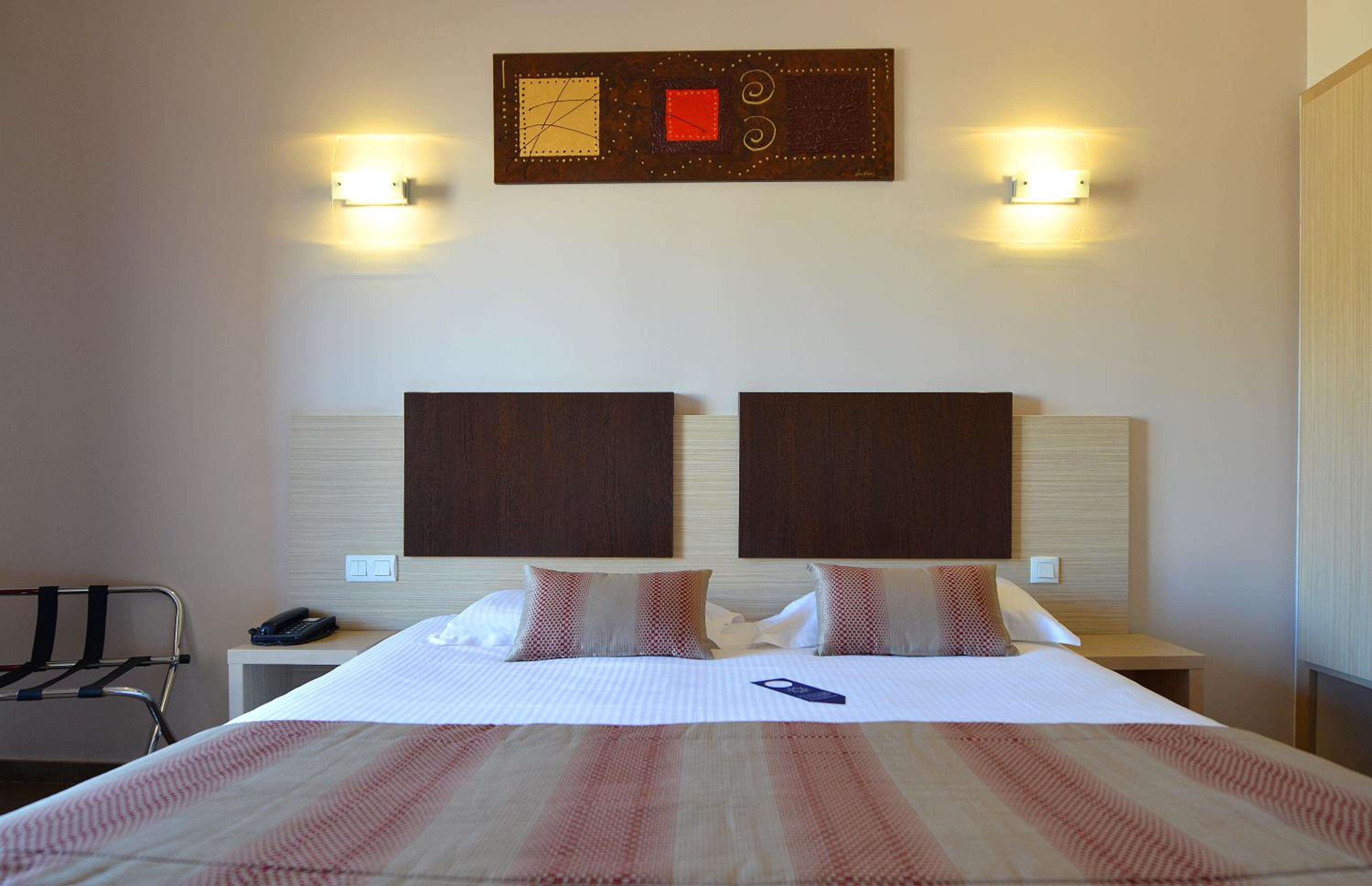 Double Room with Balcony - Photo 9
