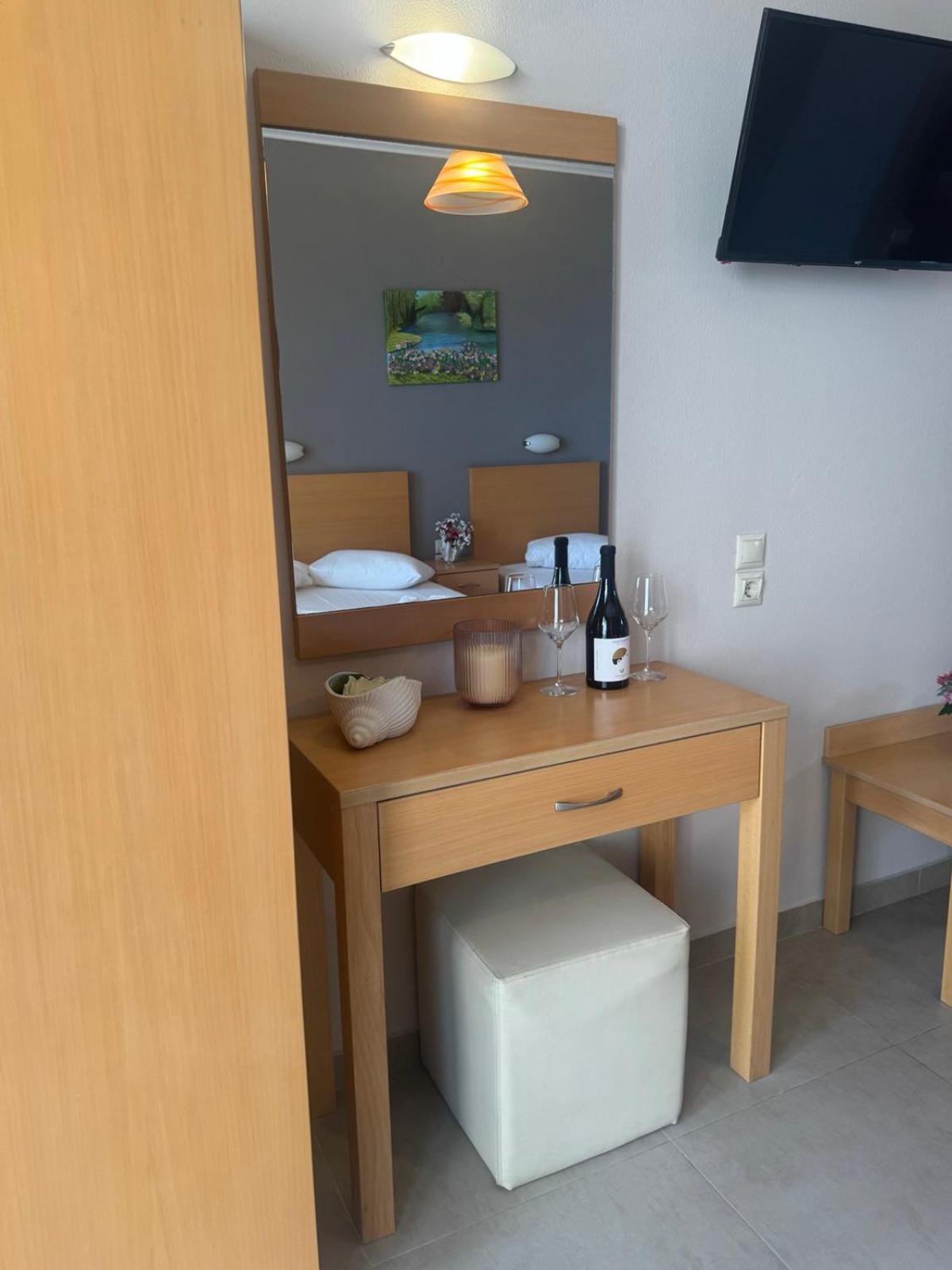 Deluxe Triple Room with Sea View photo 3