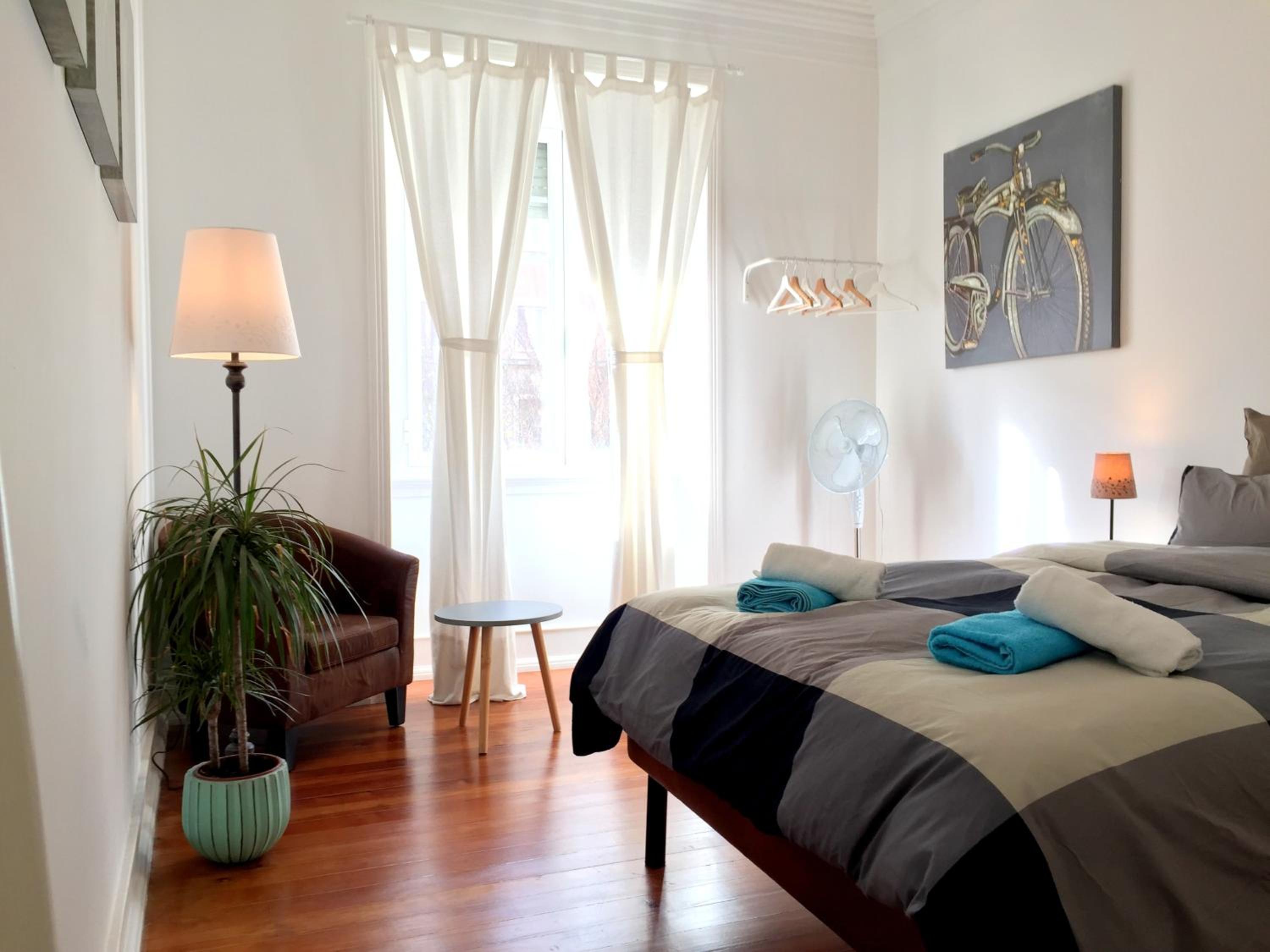 Large Double Room with Shared Bathroom photo 2