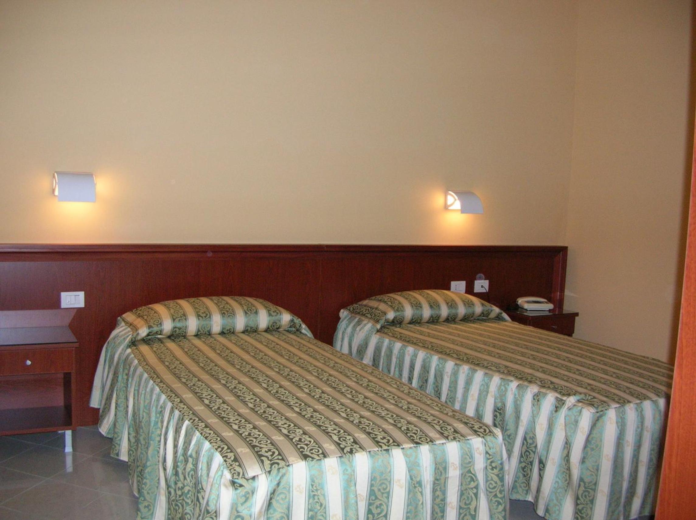 Twin Room - Photo 1