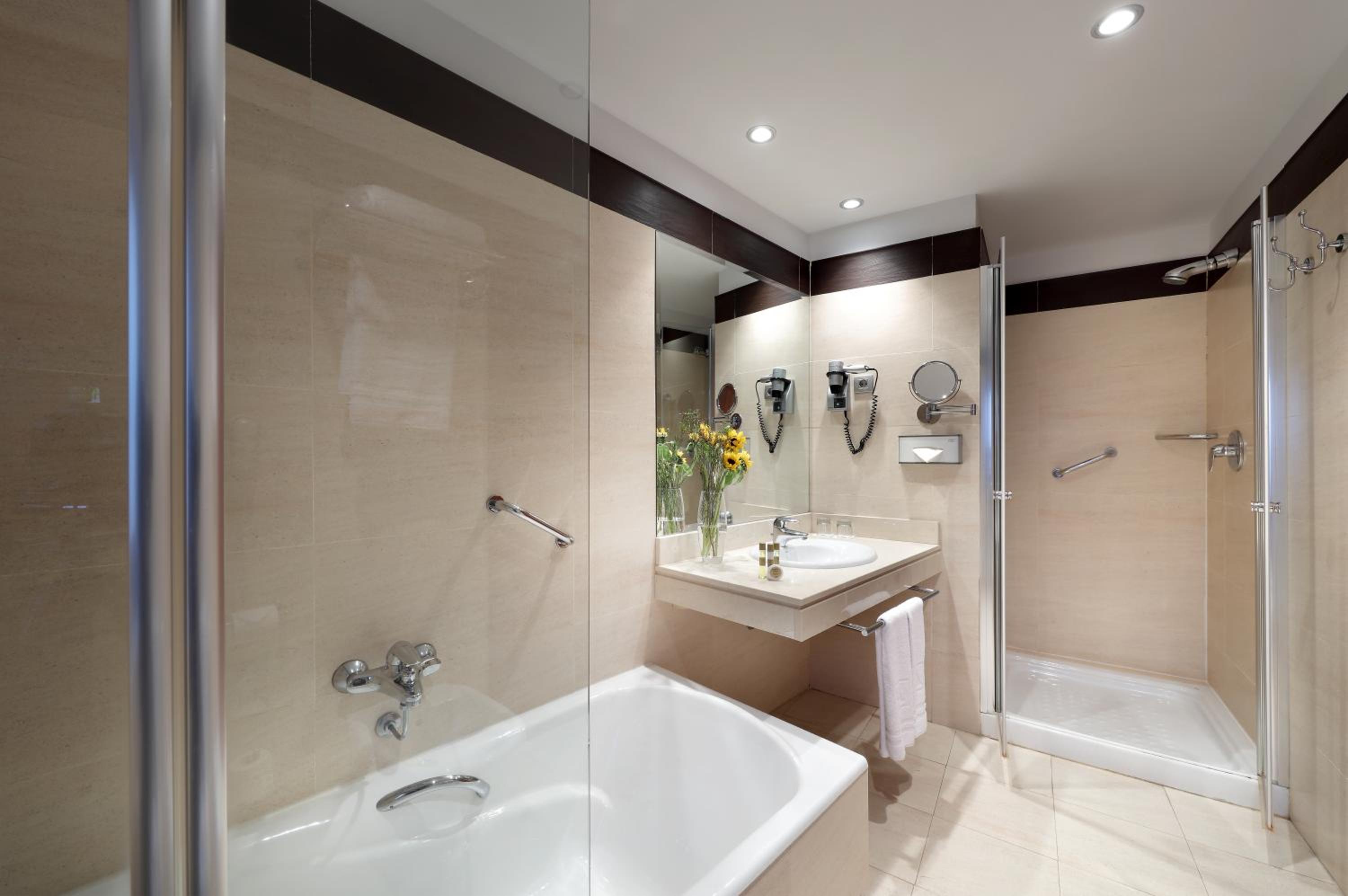Superior Double or Twin Room - Photo 4