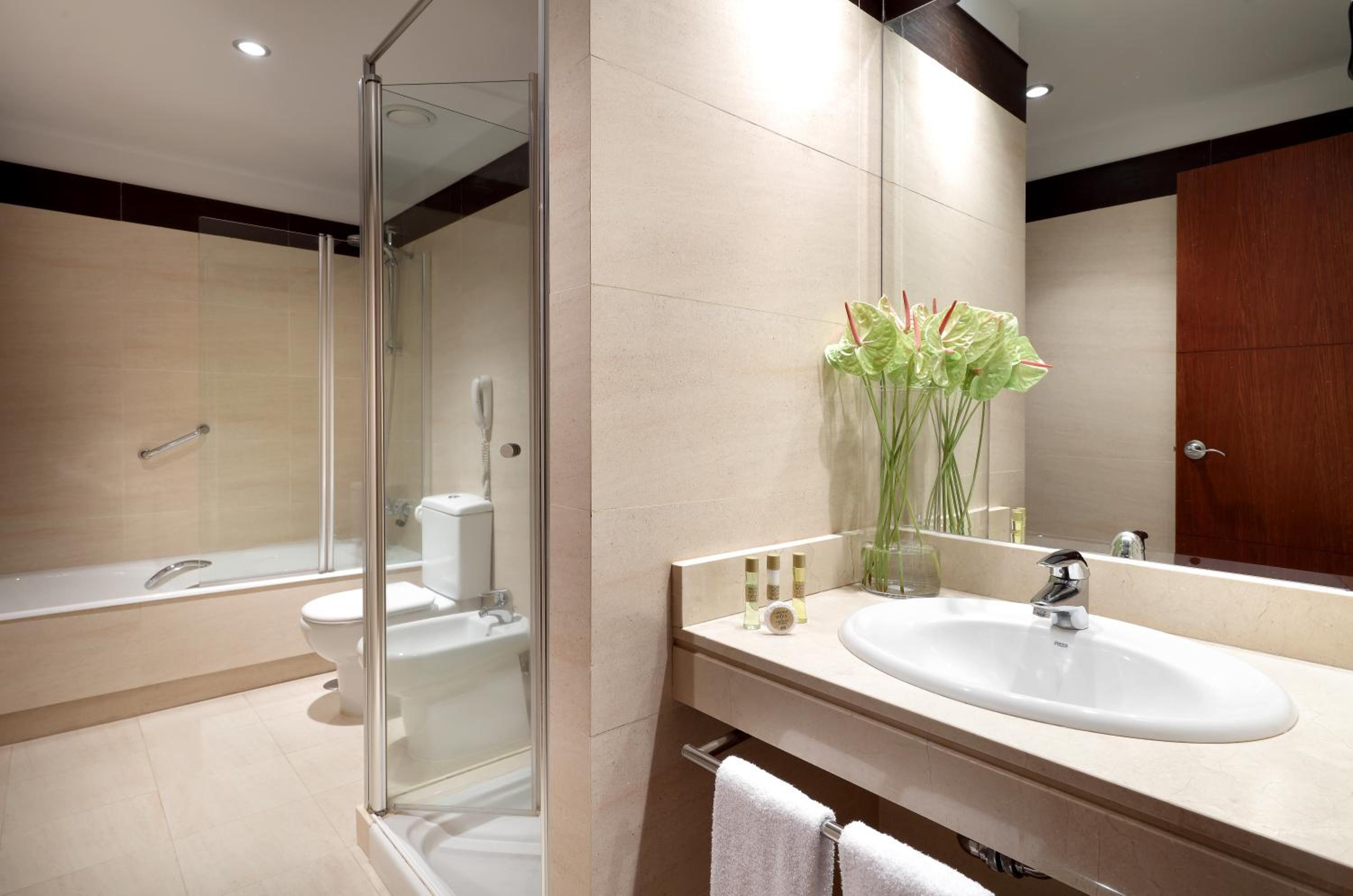 Standard Twin Room - Photo 7