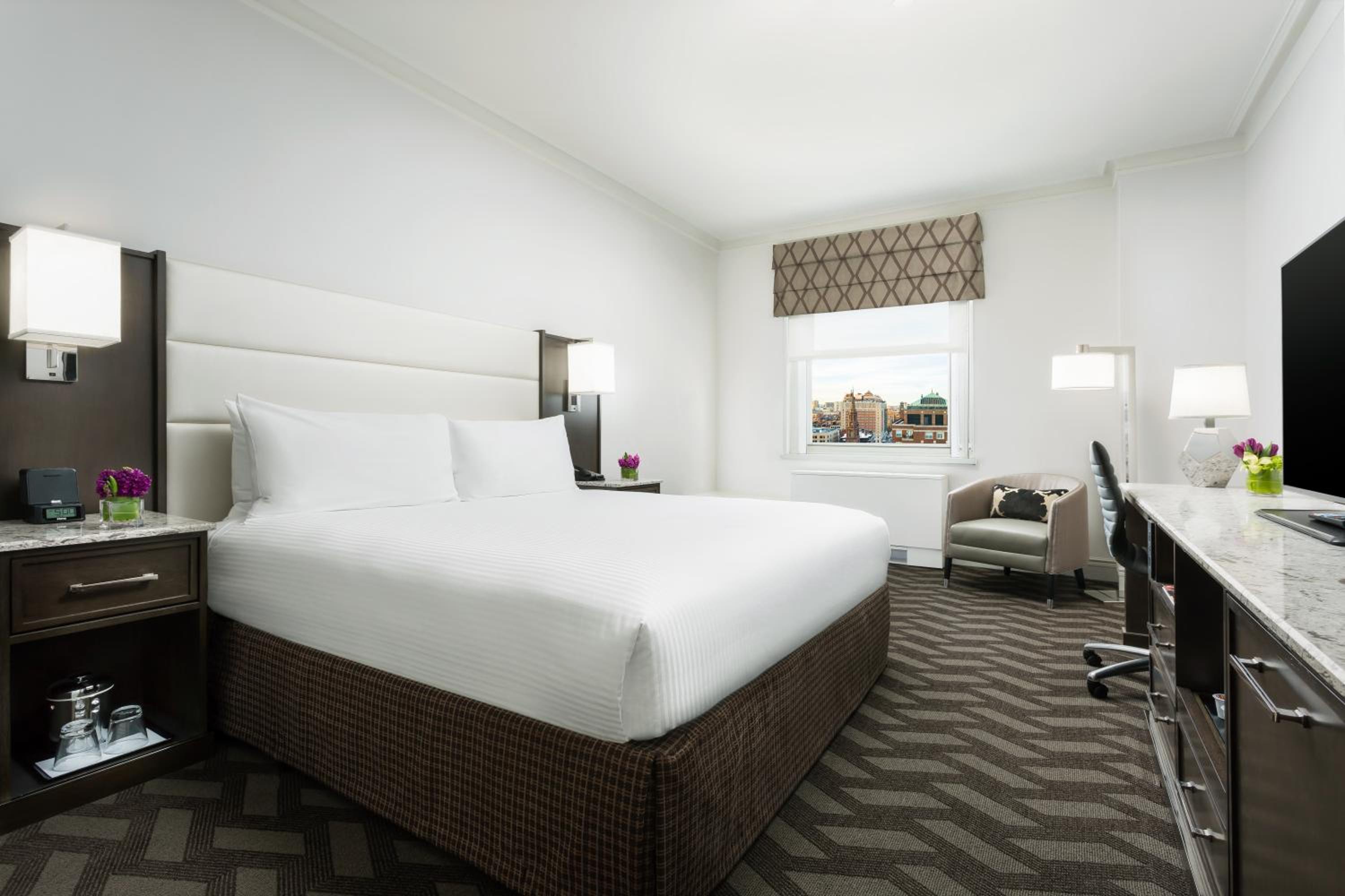 Superior King Room - Photo 9