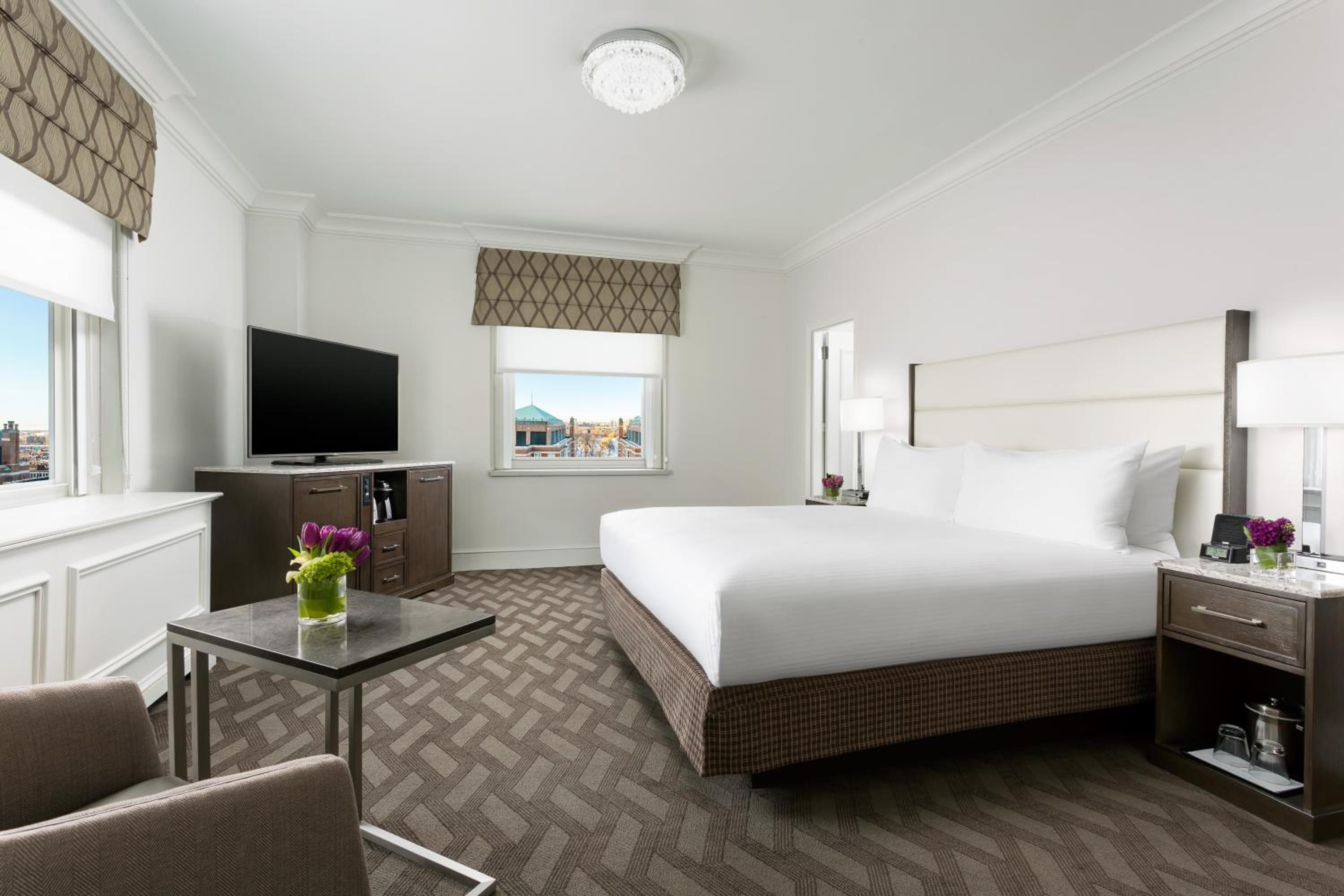 Deluxe King Room - Photo 7
