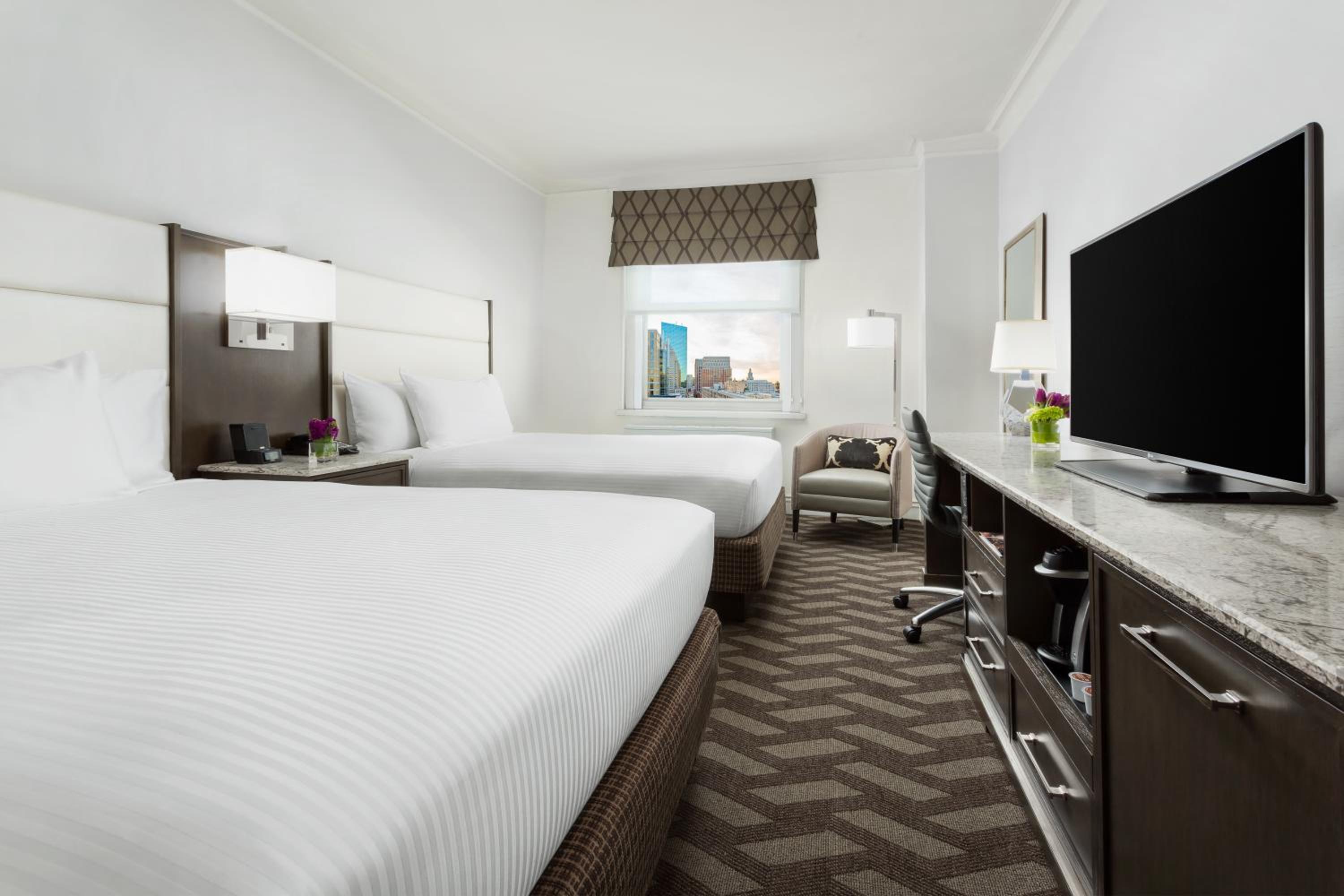 Deluxe Double Room with Two Double Beds - Photo 7