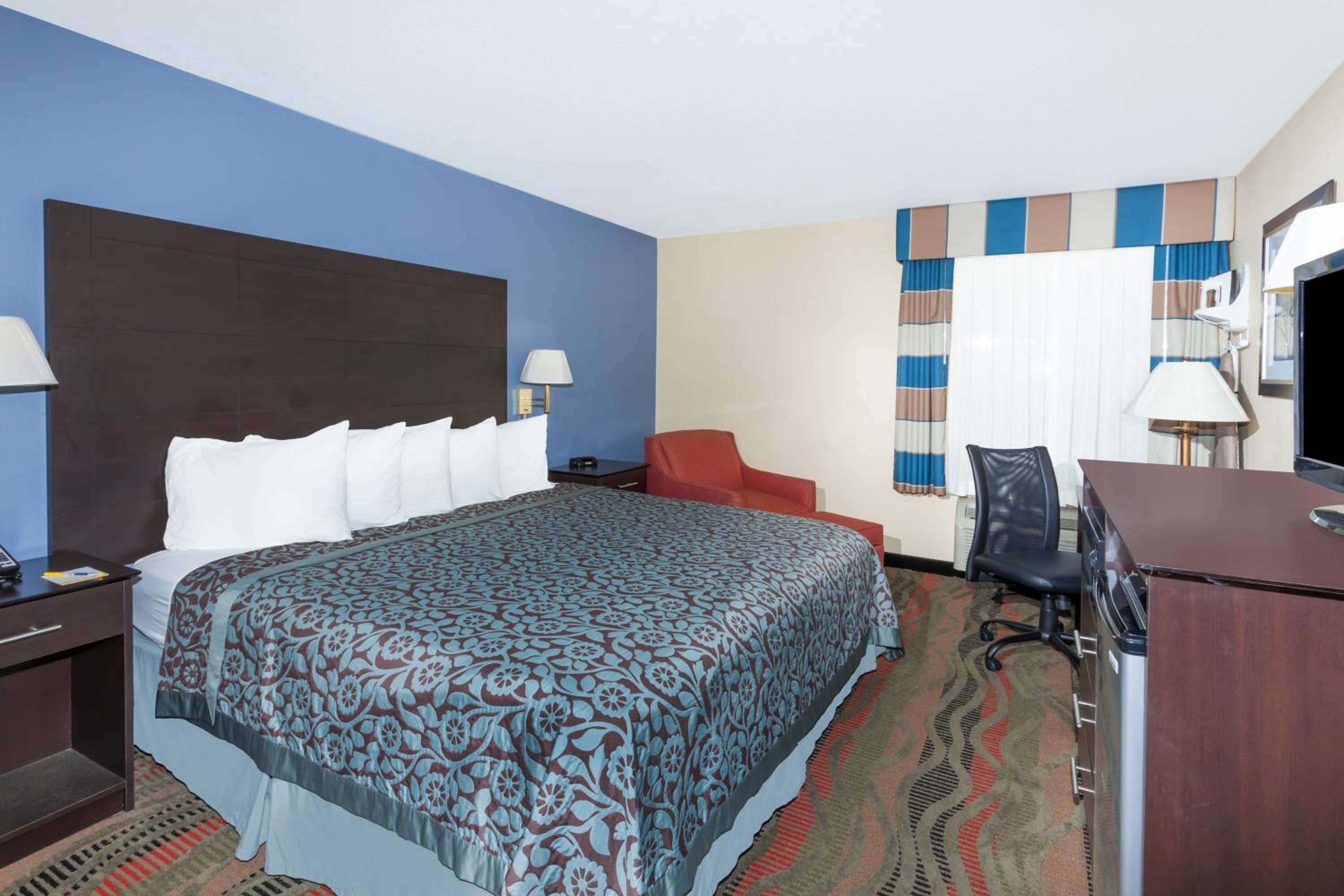 King Room- Non-Smoking - Photo 3