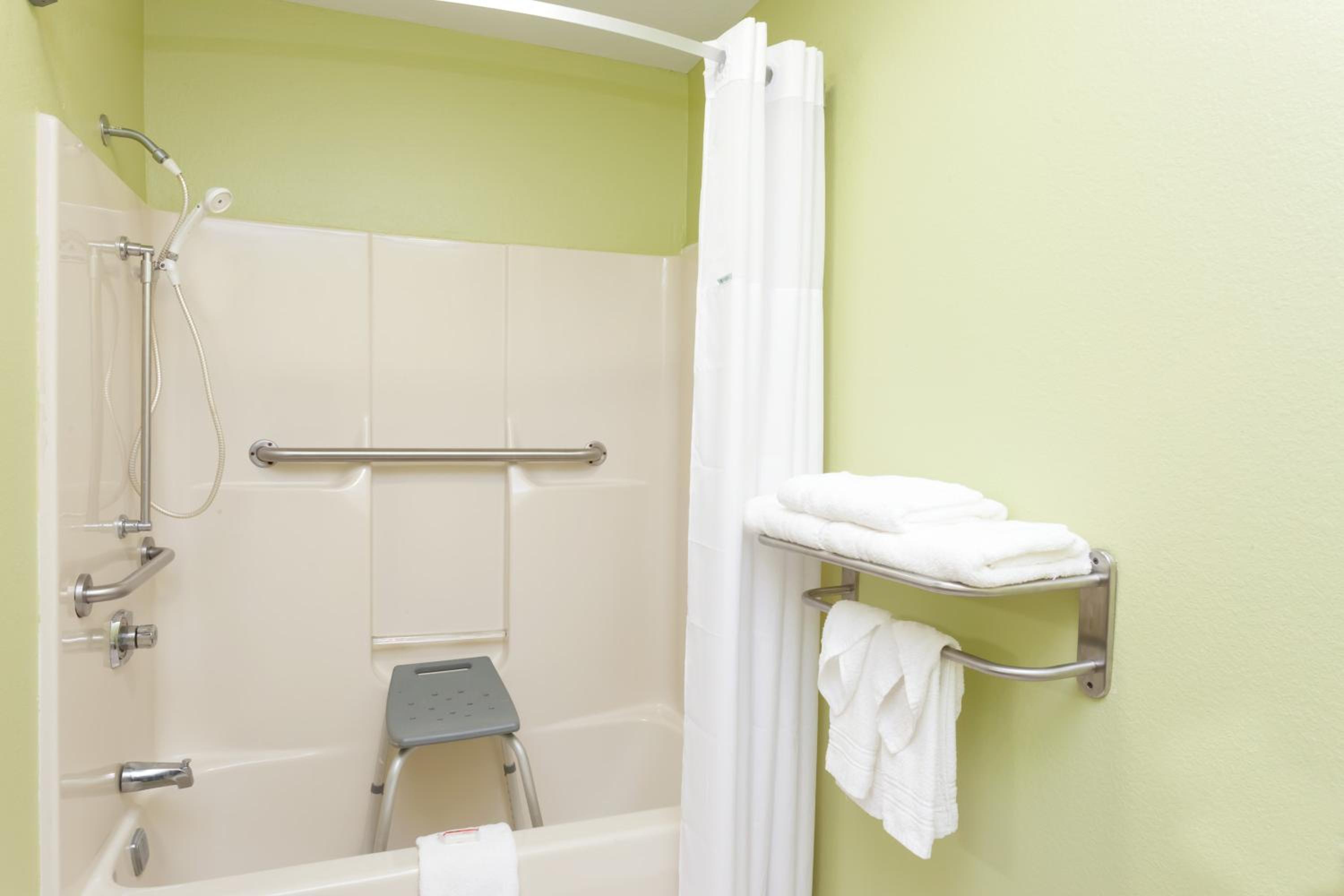 King Room - Disability Access - Non-Smoking - Photo 4