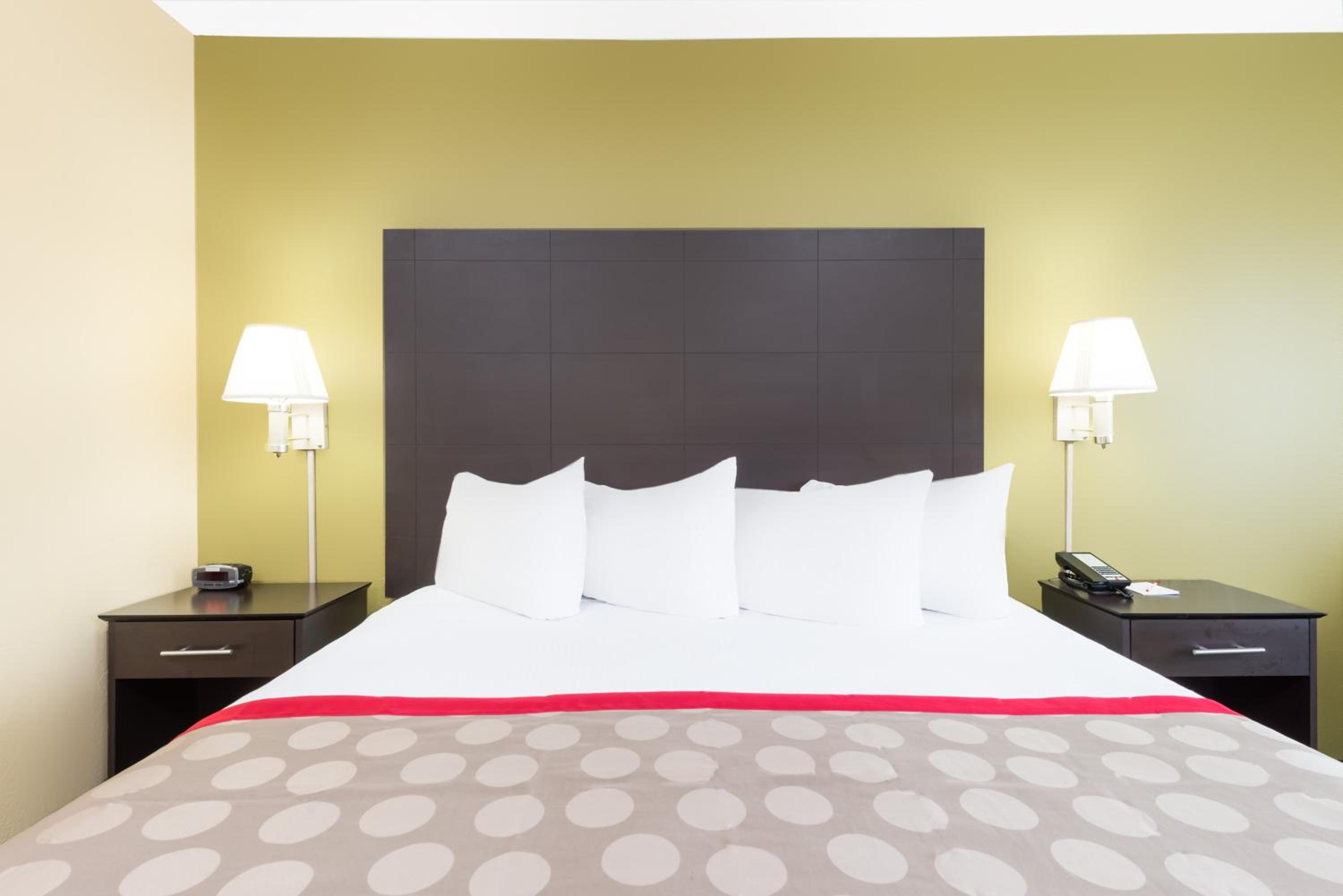 King Room - Non-Smoking - Photo 1