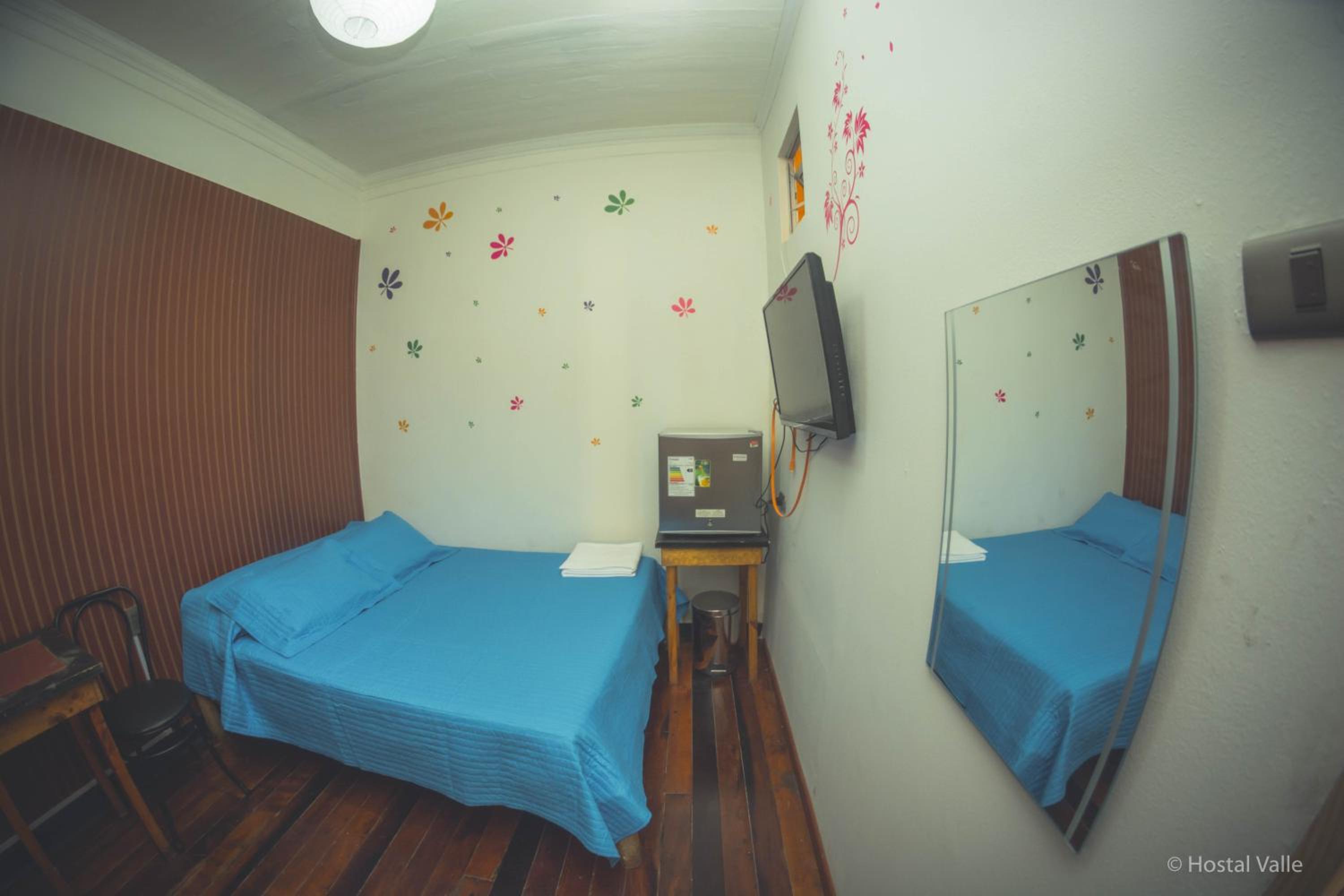 Economy Double Room with Shared Bathroom photo 3