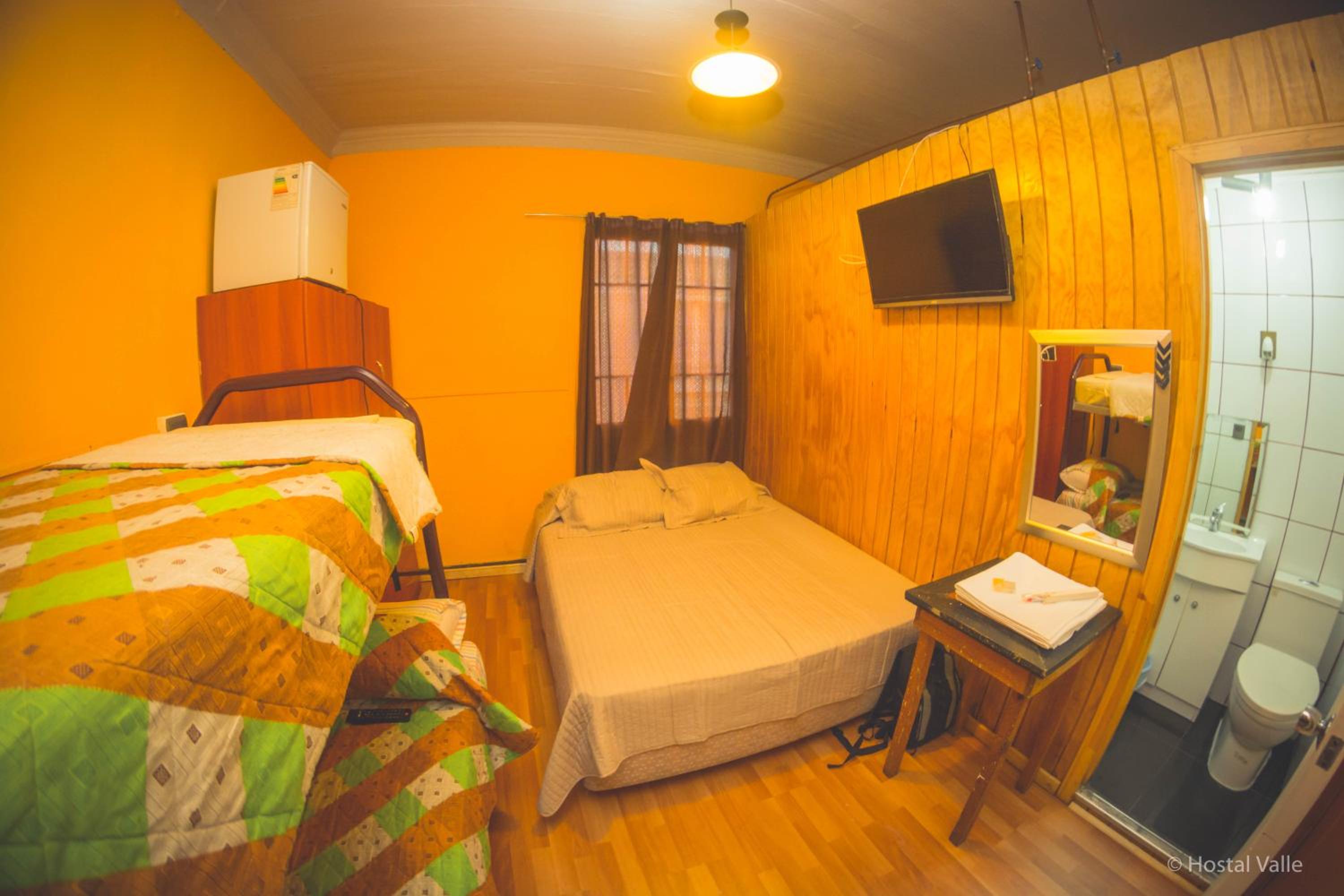 Quadruple Room with Private Bathroom photo 2