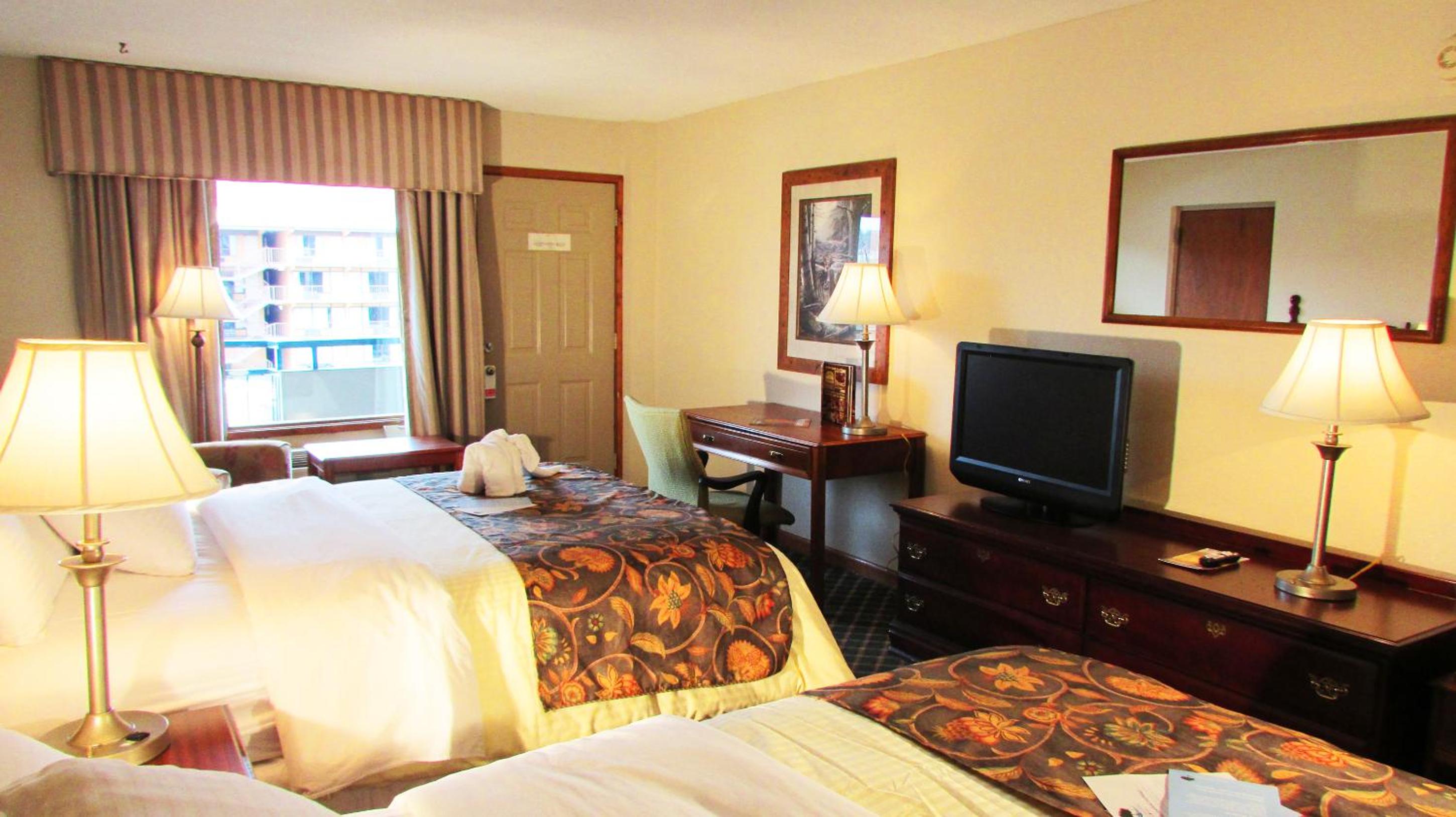 Classic Double Queen with Two Queen Beds with Shared Hall Balcony or Patio photo 3