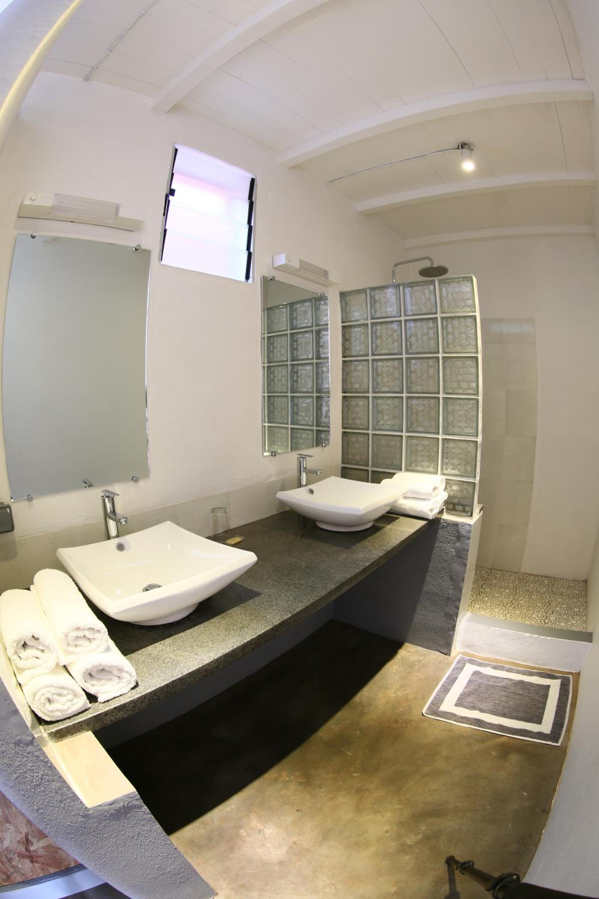 Family Room with Bathroom photo 3