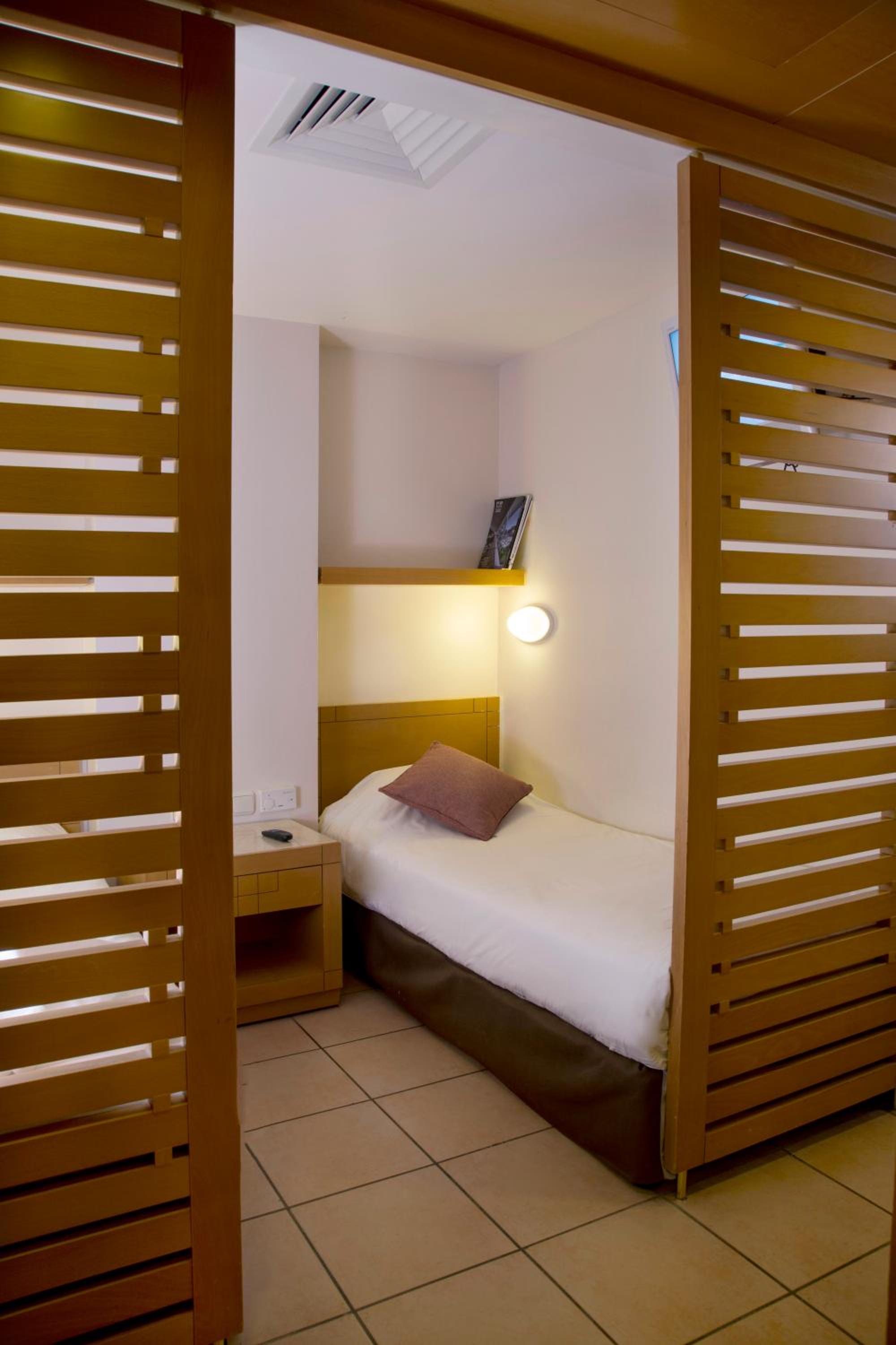 Family Suite with Pool View photo 2