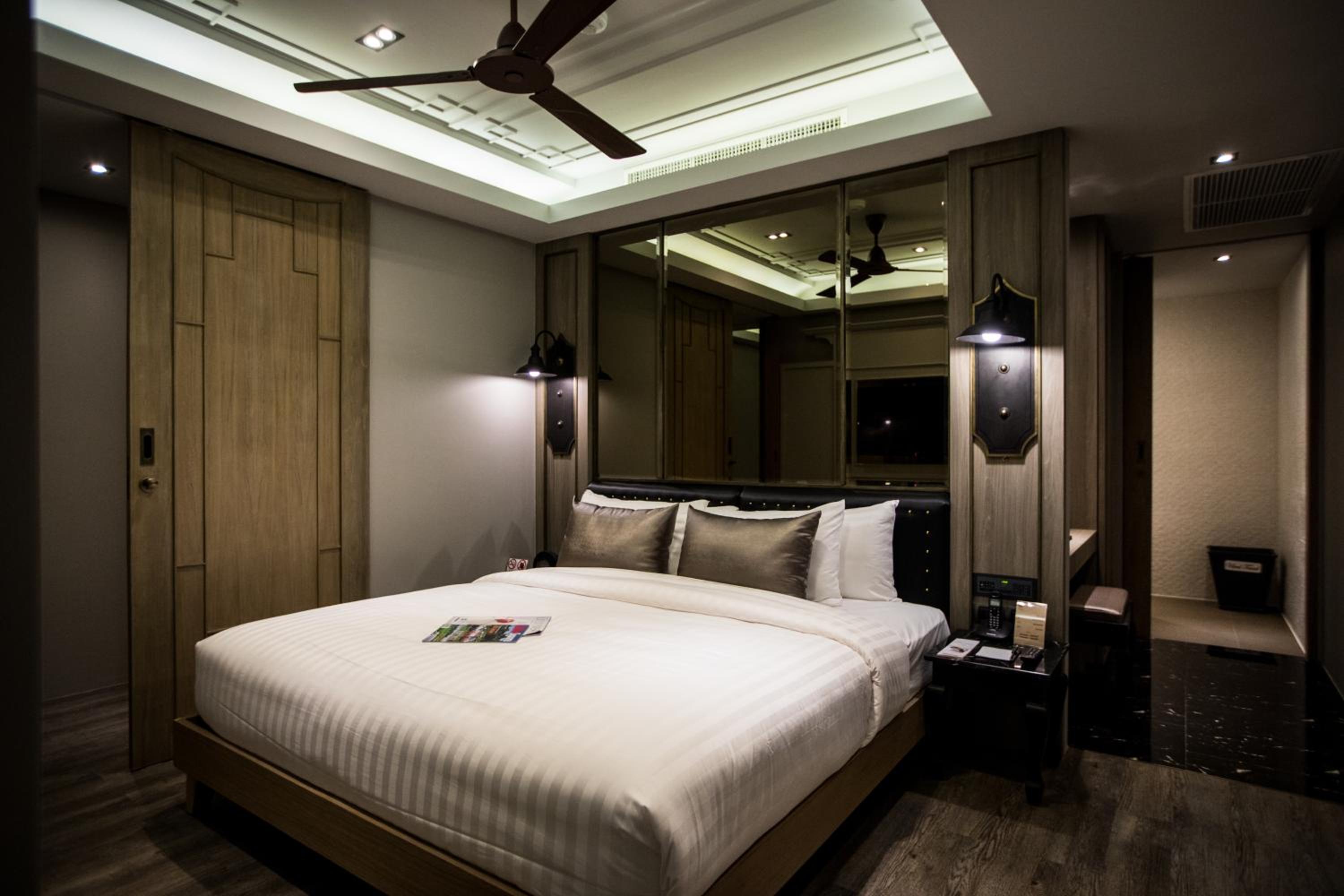 Two bedroom Premier Suite - Photo 8