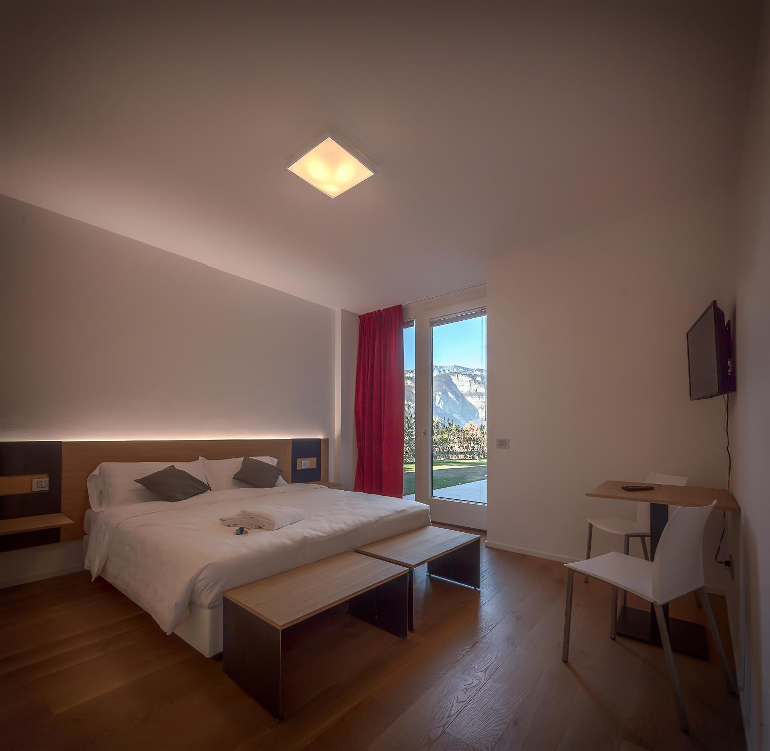 Deluxe Double or Twin Room with Garden Access photo 2