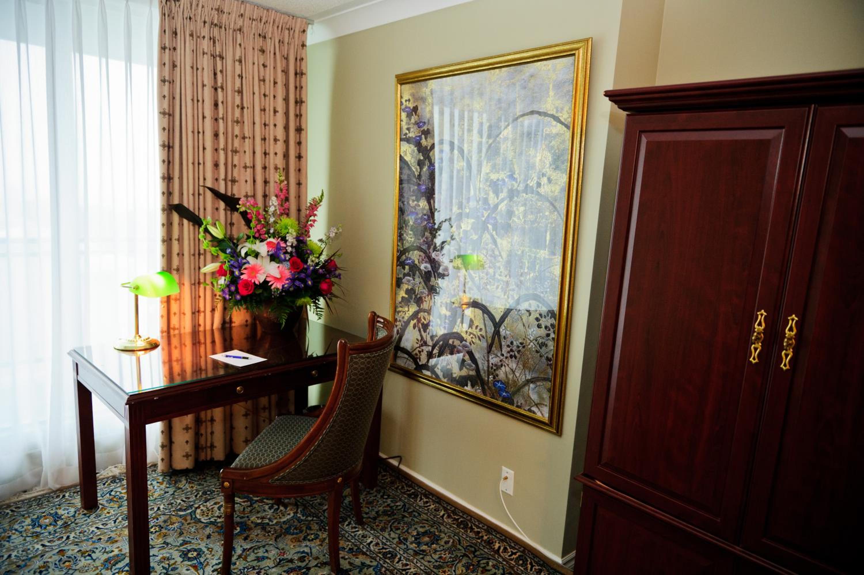 One-Bedroom Suite - Photo 3