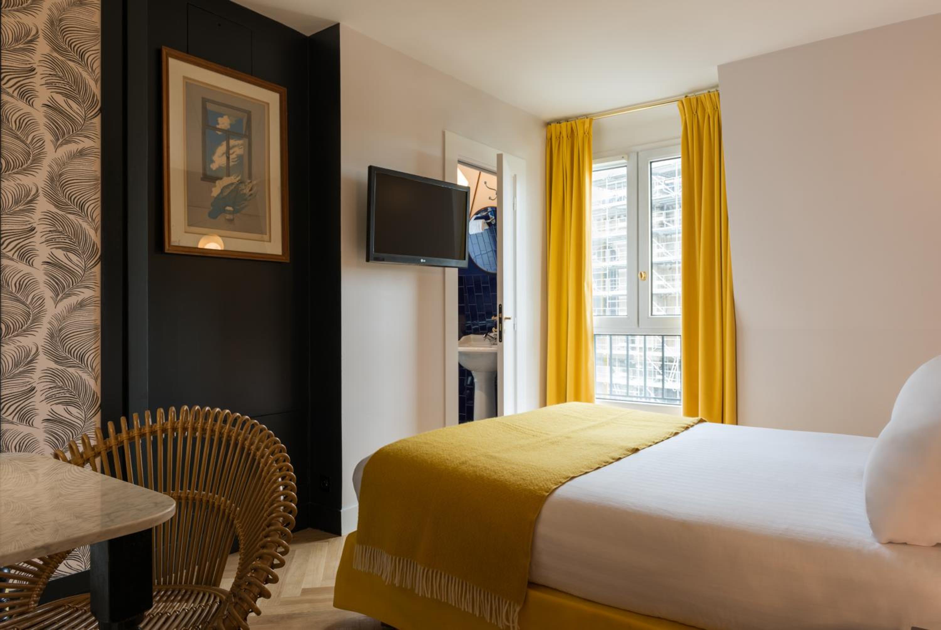 Double Room thumbnail 6