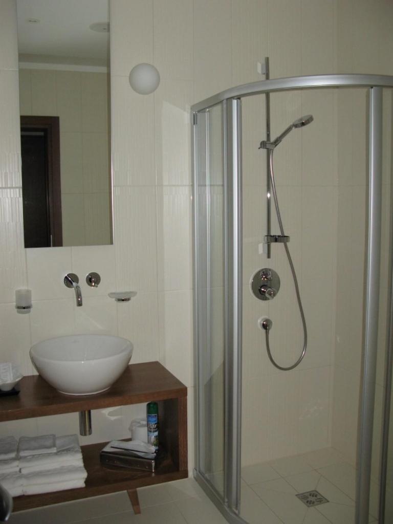 Luxury Double Room and Spa Access - Photo 4