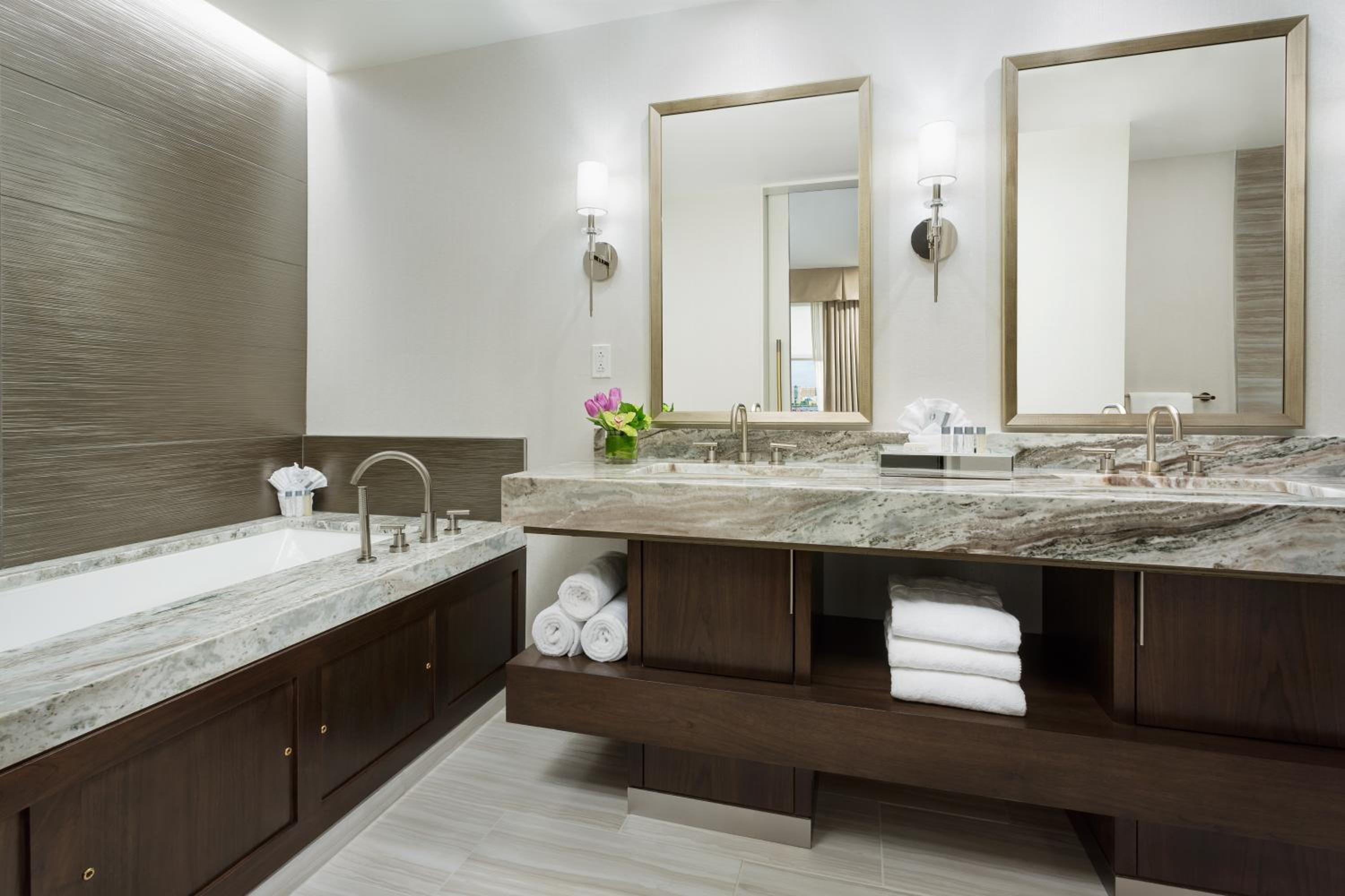Presidential Suite thumbnail 6