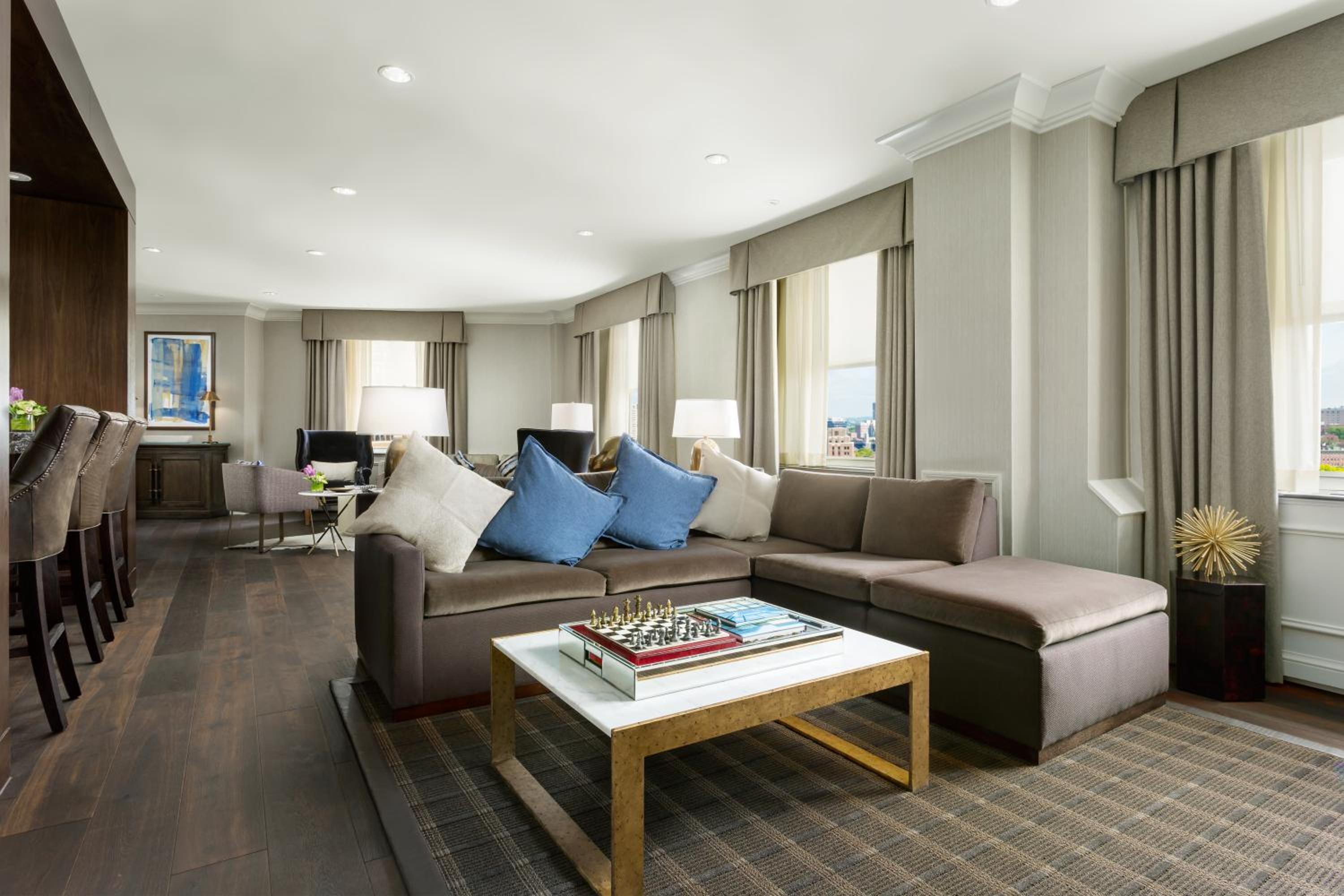 Presidential Suite thumbnail 5