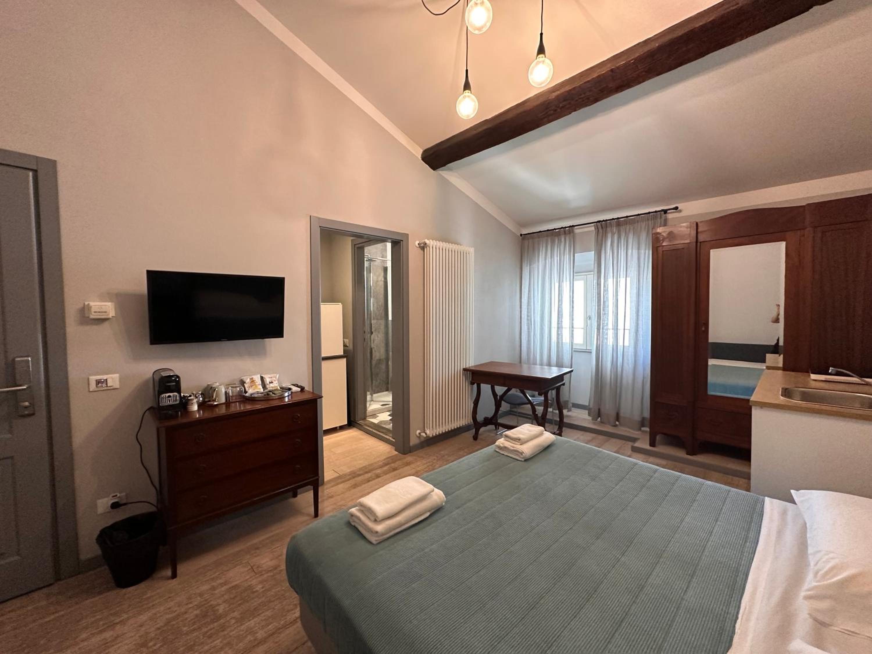 Large Double Room photo 3