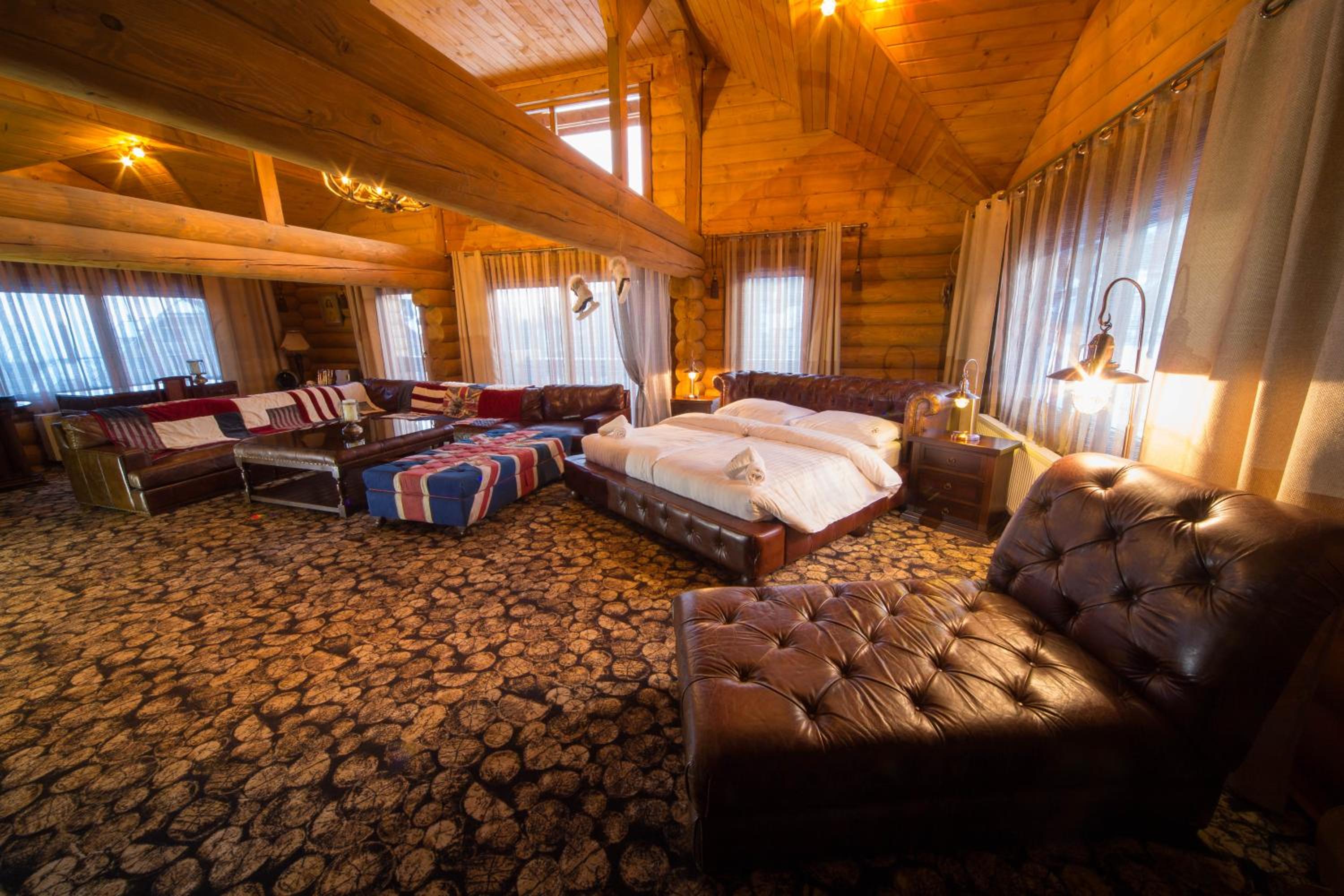 Executive Suite - Photo 8