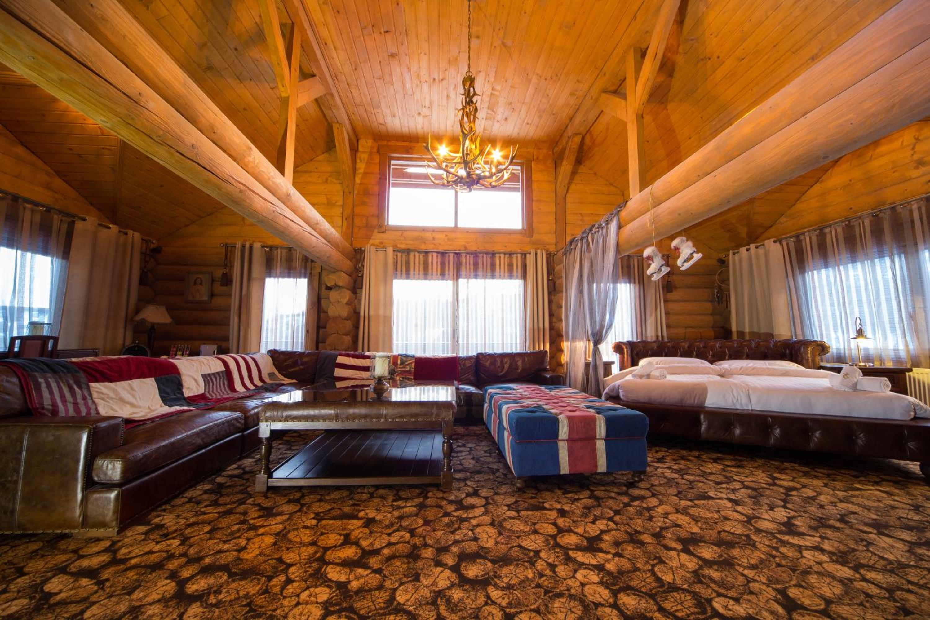 Executive Suite - Photo 10