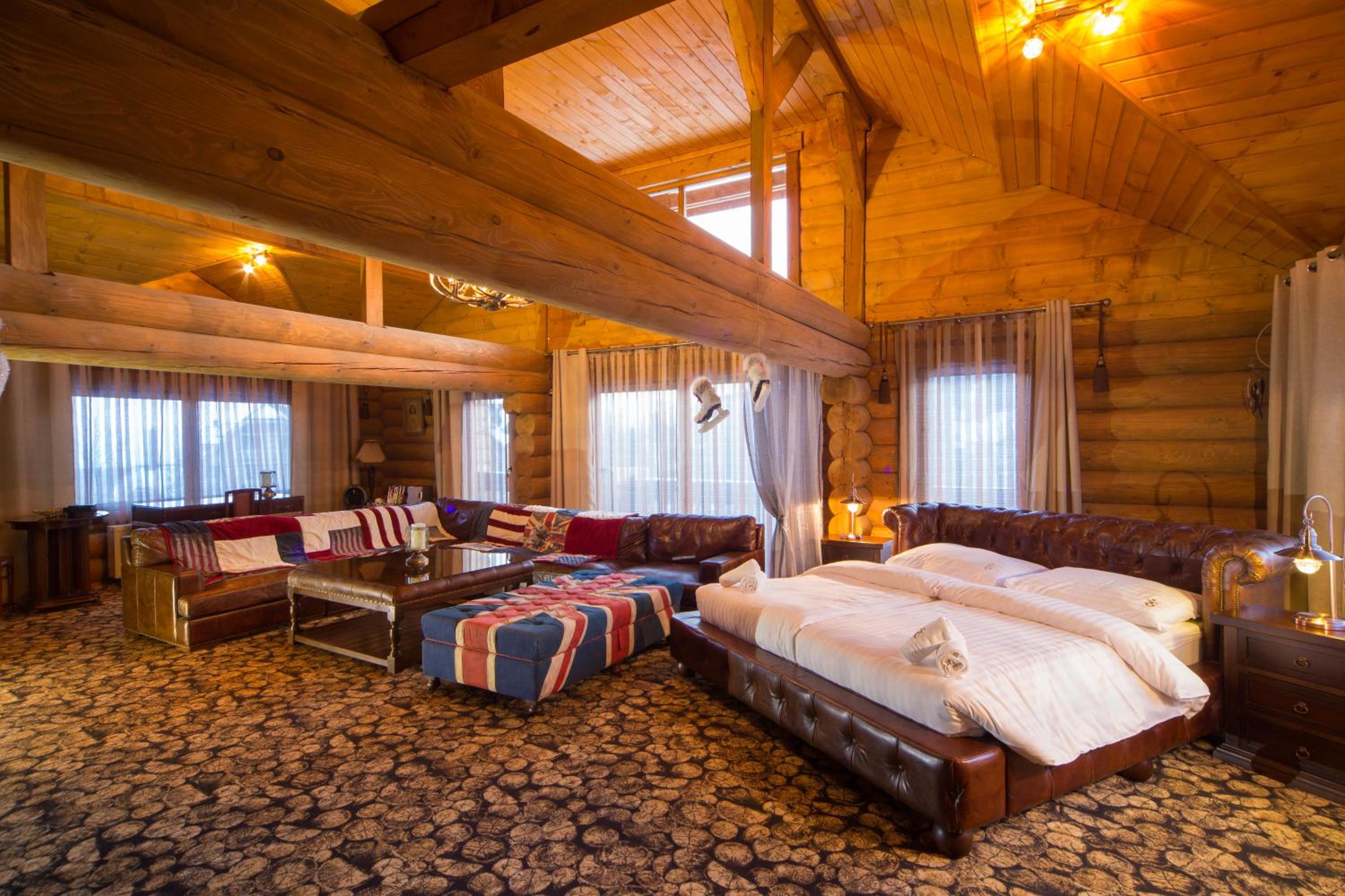 Executive Suite - Photo 2