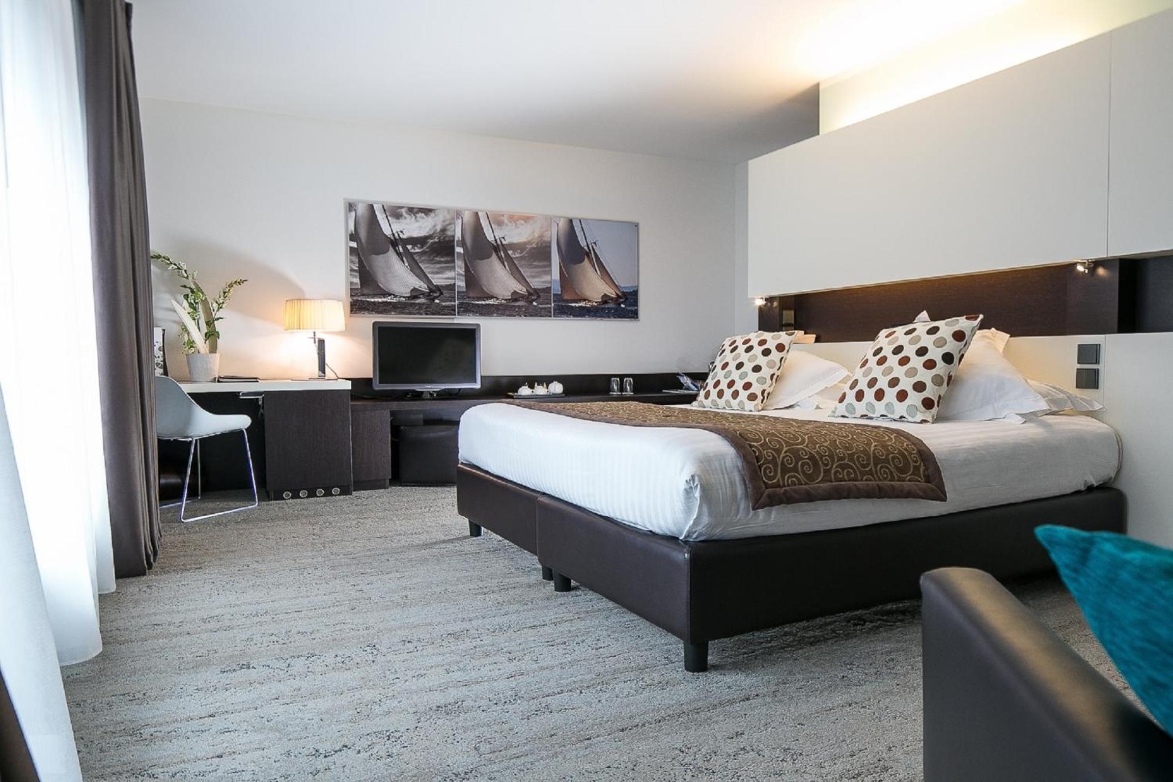 Deluxe Double Room with Terrace Street View - Photo 1