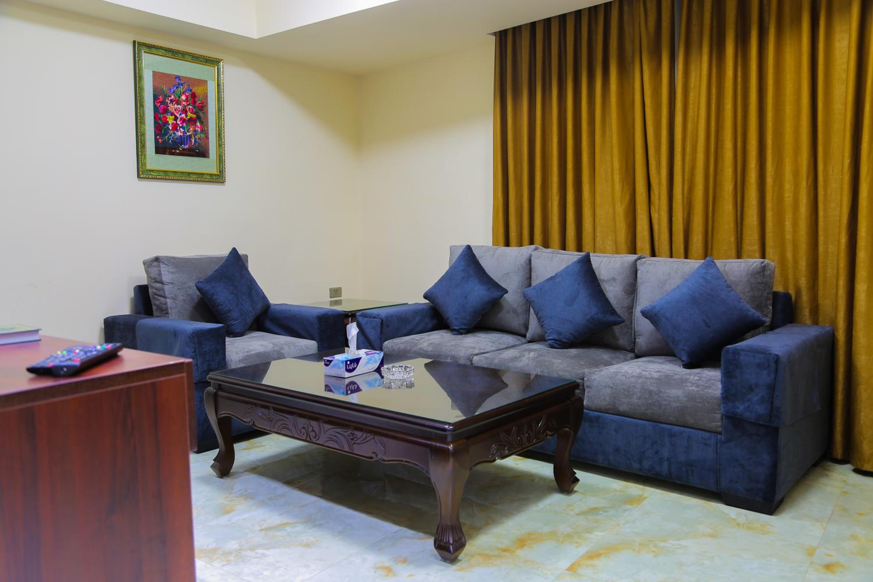 King Suite - Photo 13