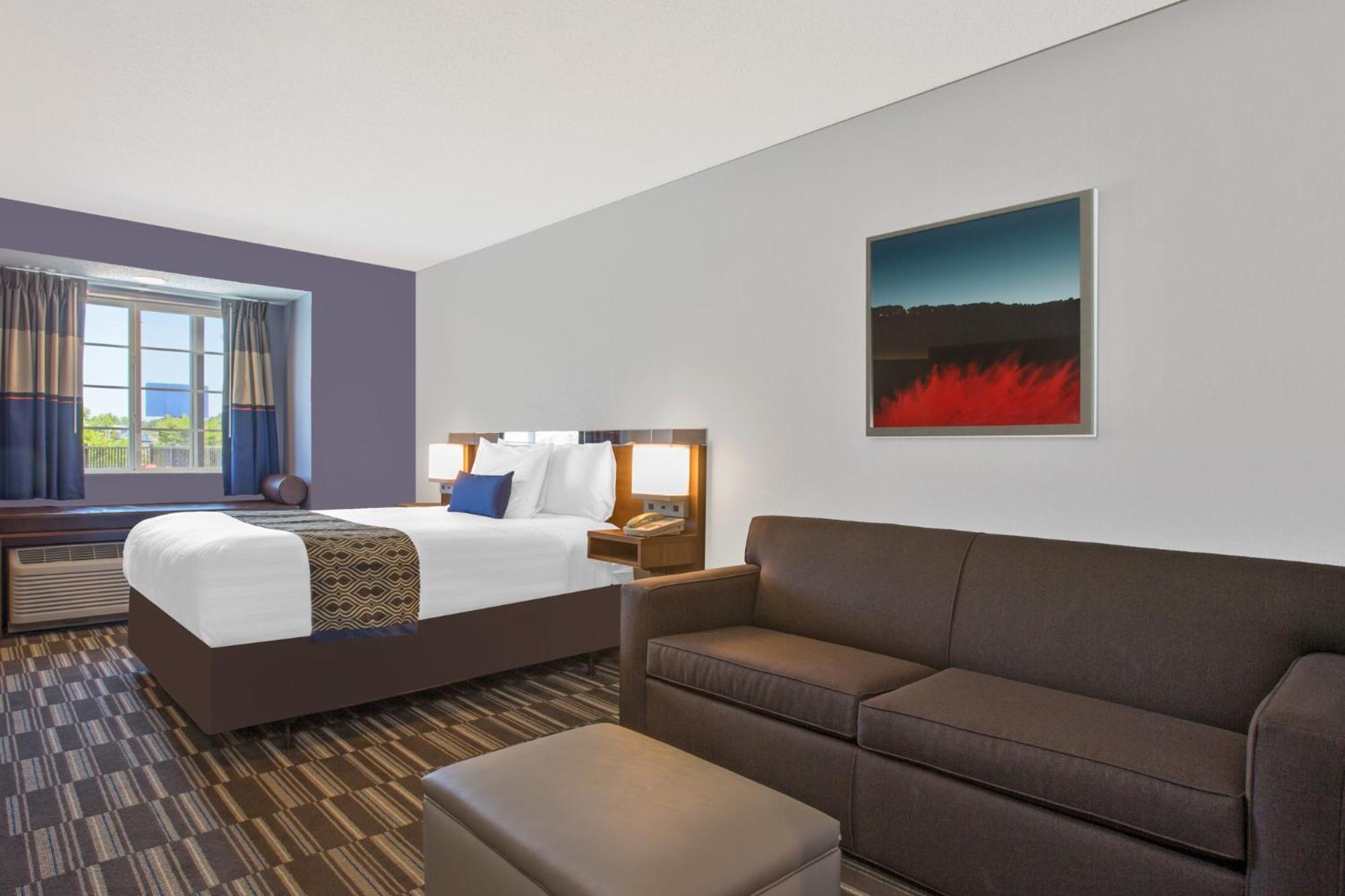 Queen Suite - Disability Access - Non-Smoking - Photo 2